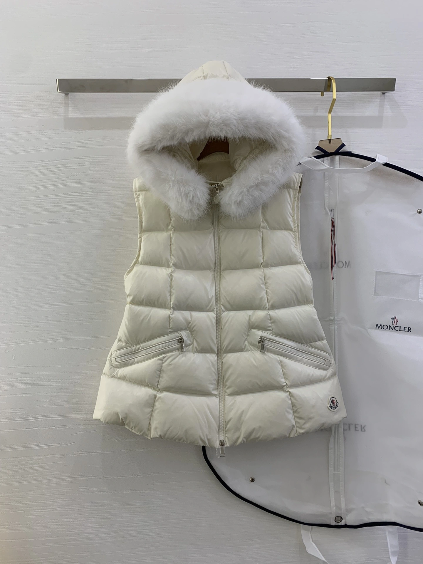 Effortless Moncler Down Jackets 145945