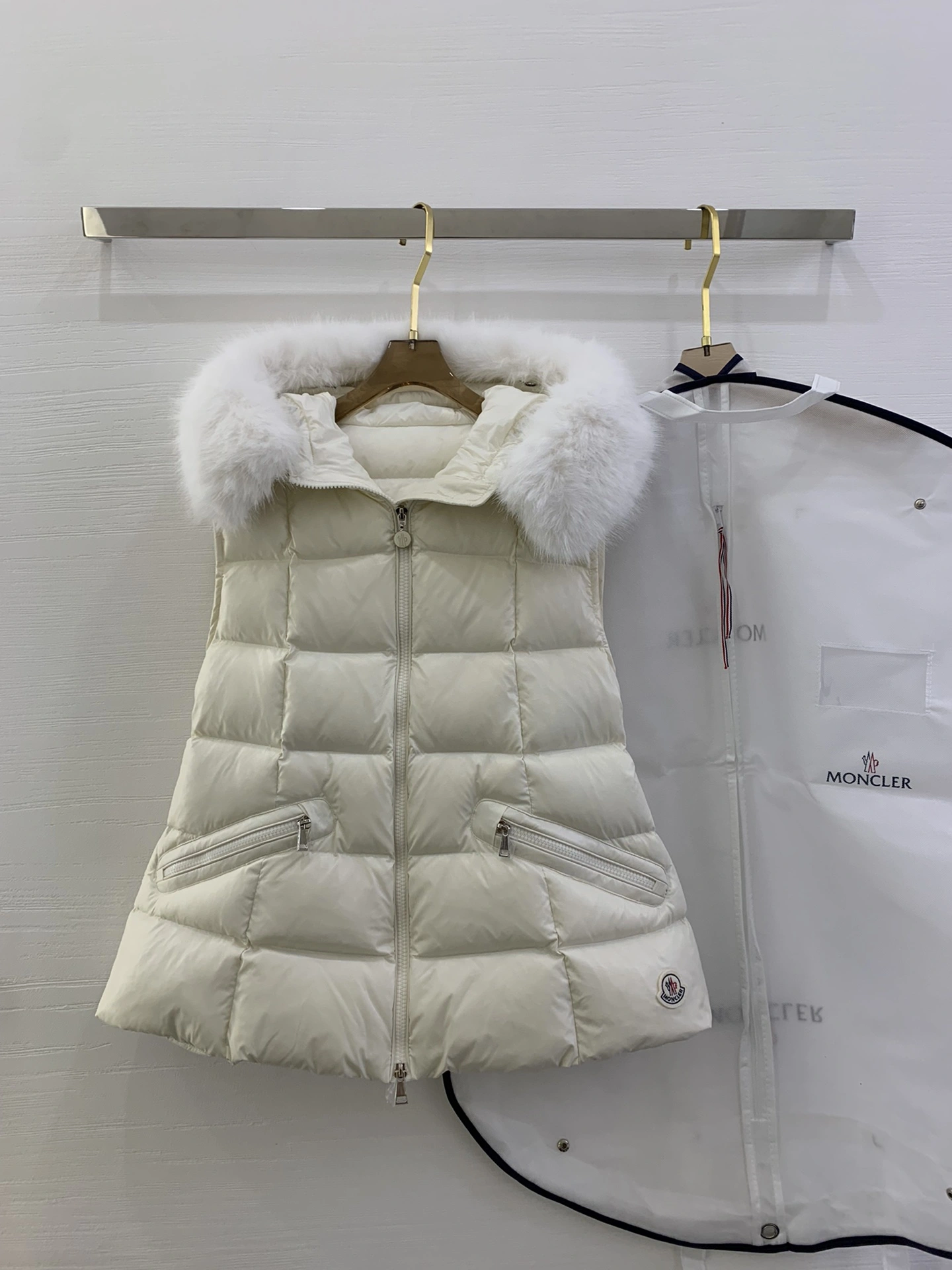 Effortless Moncler Down Jackets 145945