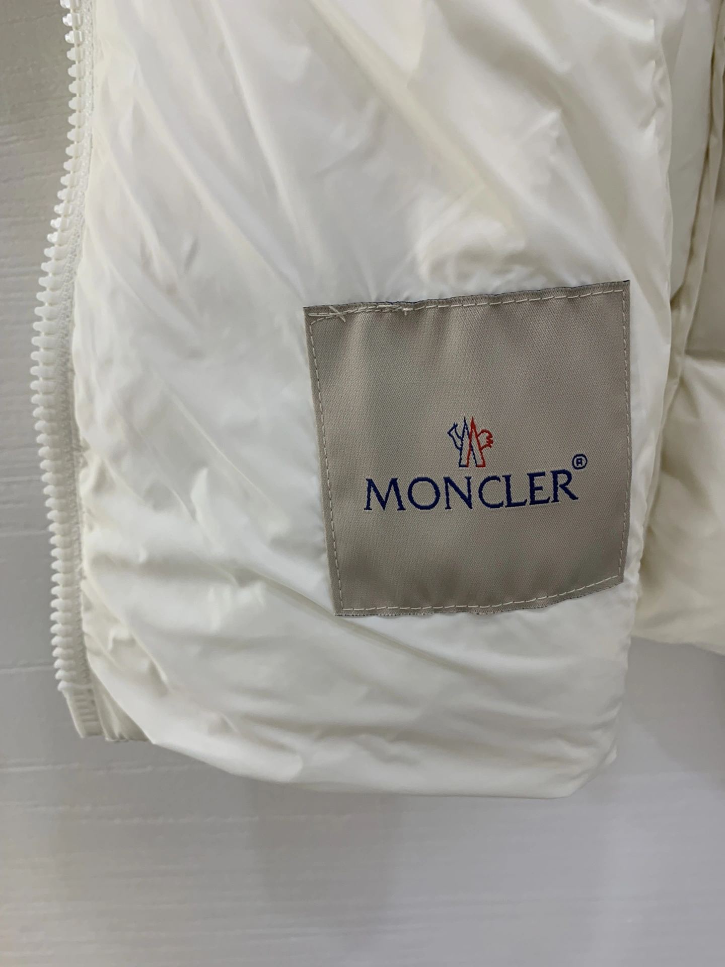 Effortless Moncler Down Jackets 145945