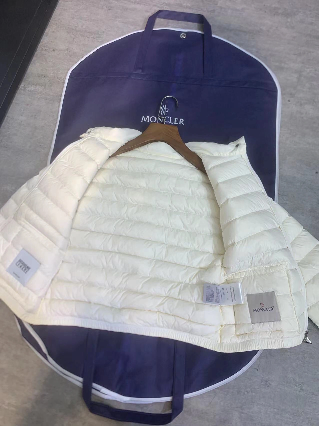 Modern Moncler Down Jackets 145934
