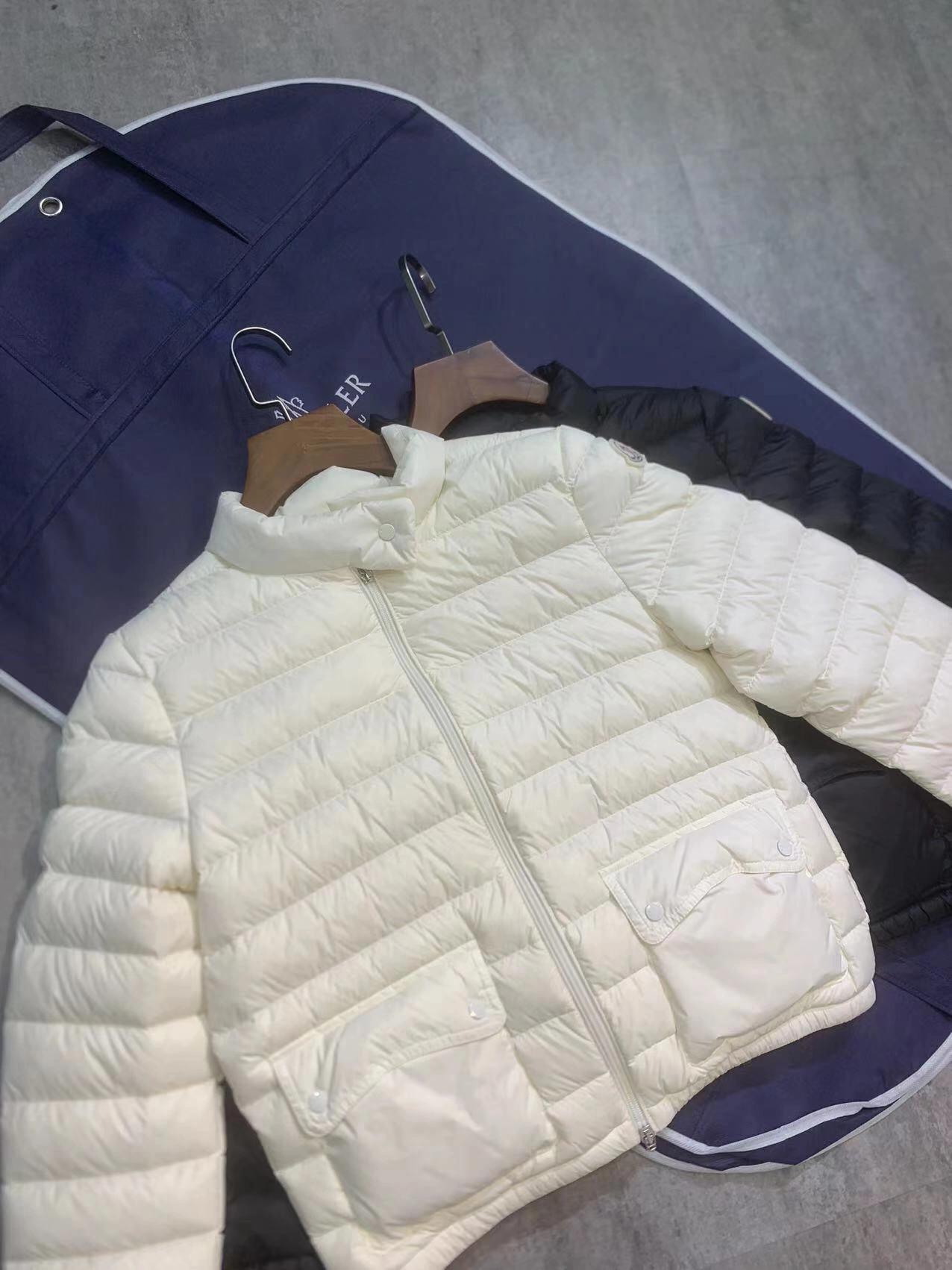 Modern Moncler Down Jackets 145934