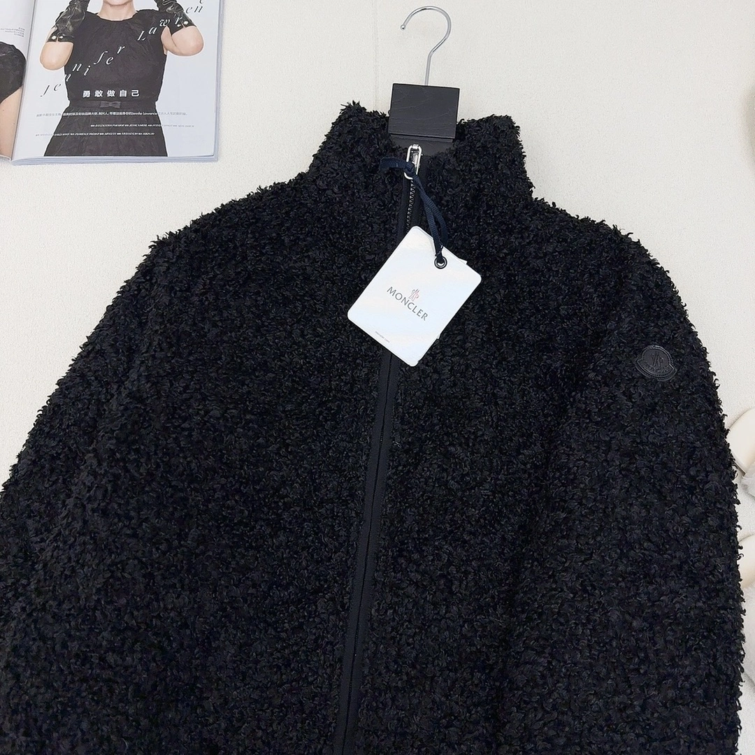 Flexible Moncler Down Jackets 145917