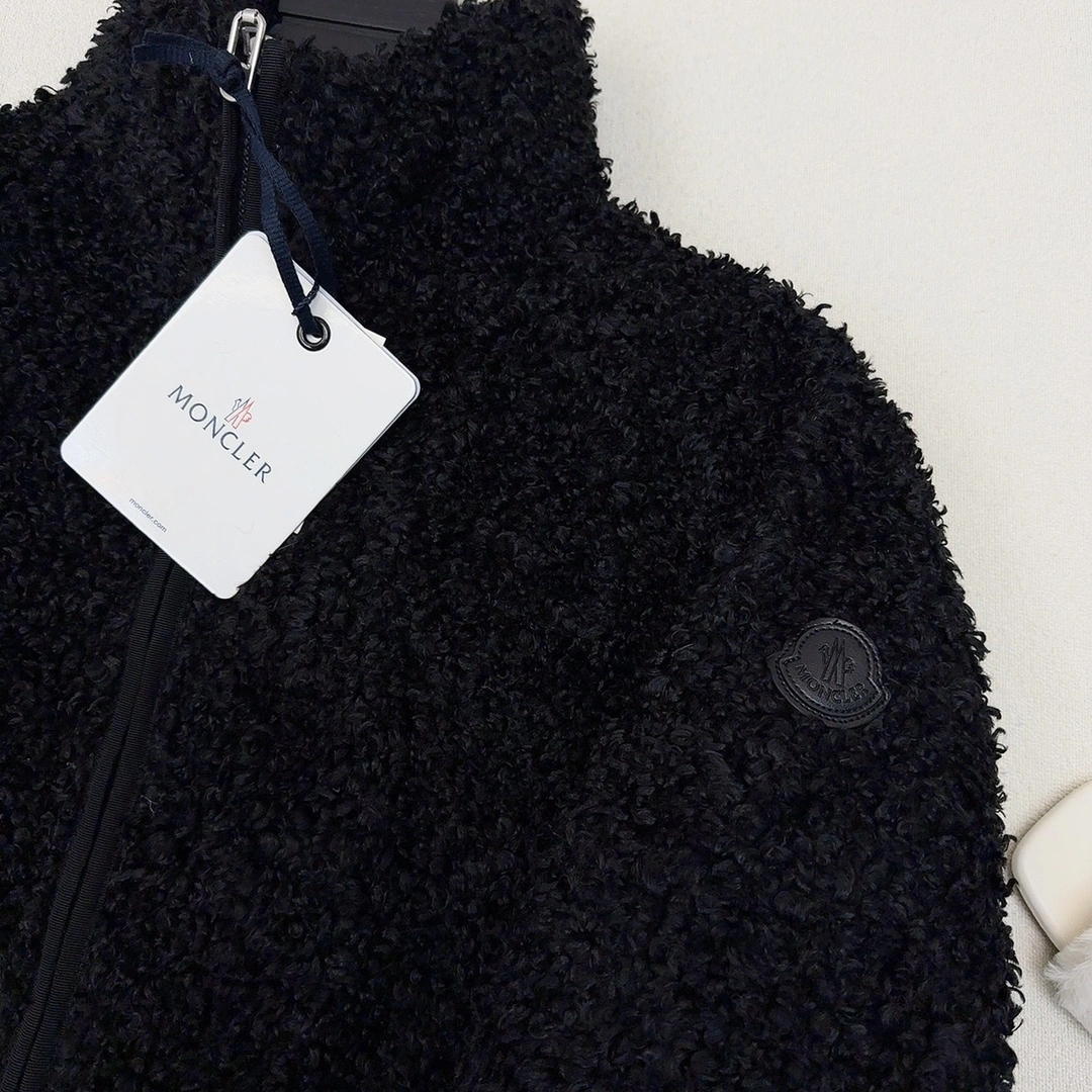 Flexible Moncler Down Jackets 145917