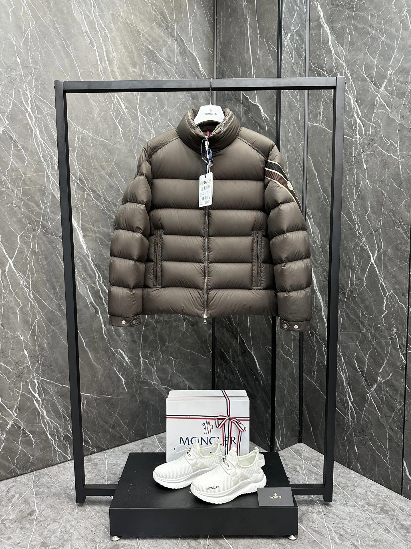 TechFriendly Moncler Down Jackets 145911