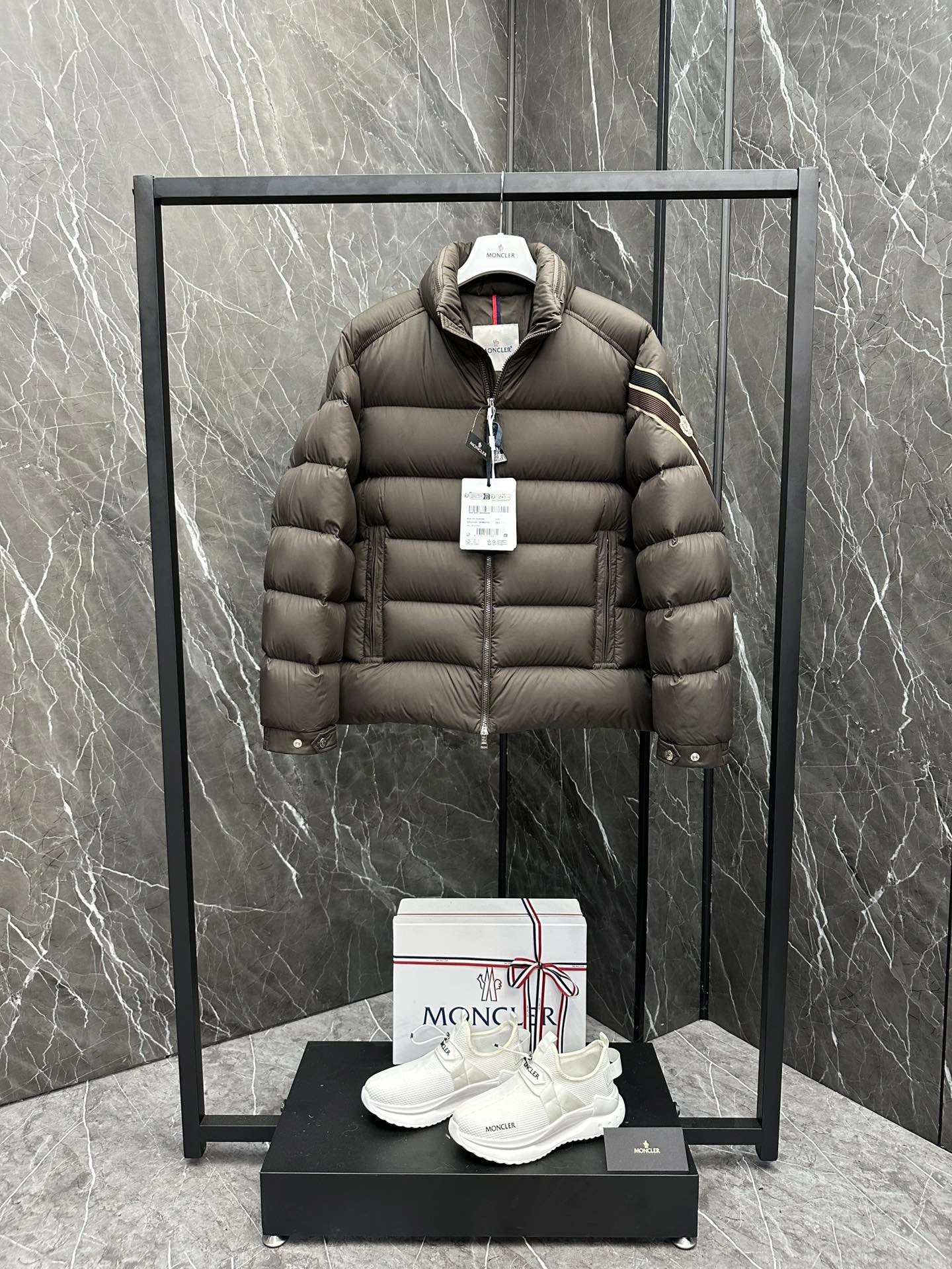 TechFriendly Moncler Down Jackets 145911