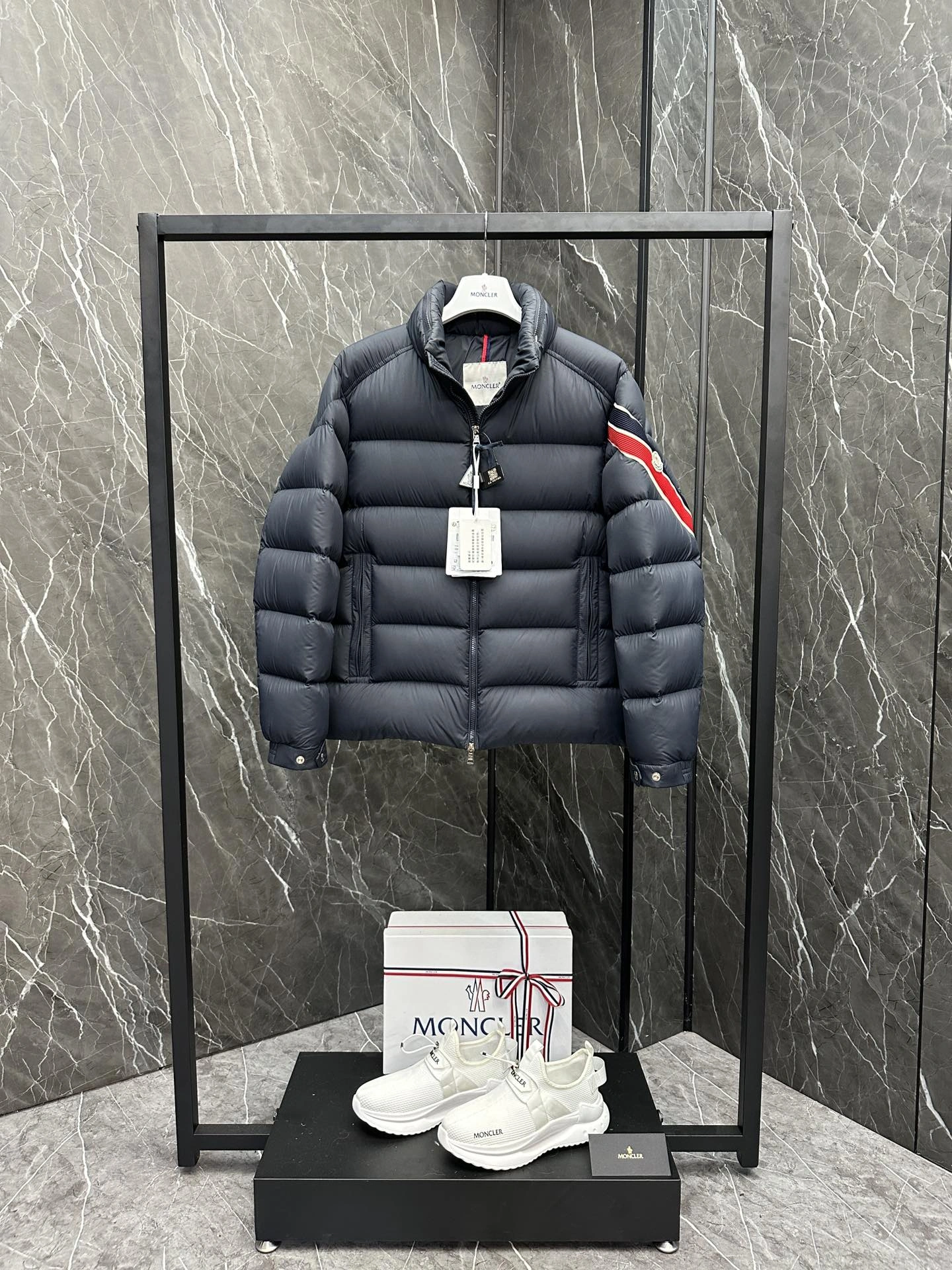 Stylish Moncler Down Jackets 145924