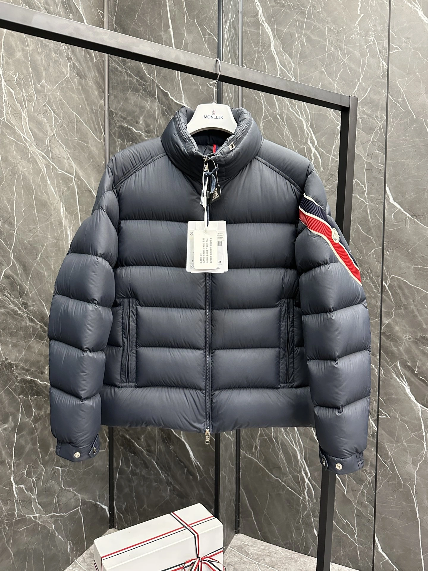 Stylish Moncler Down Jackets 145924