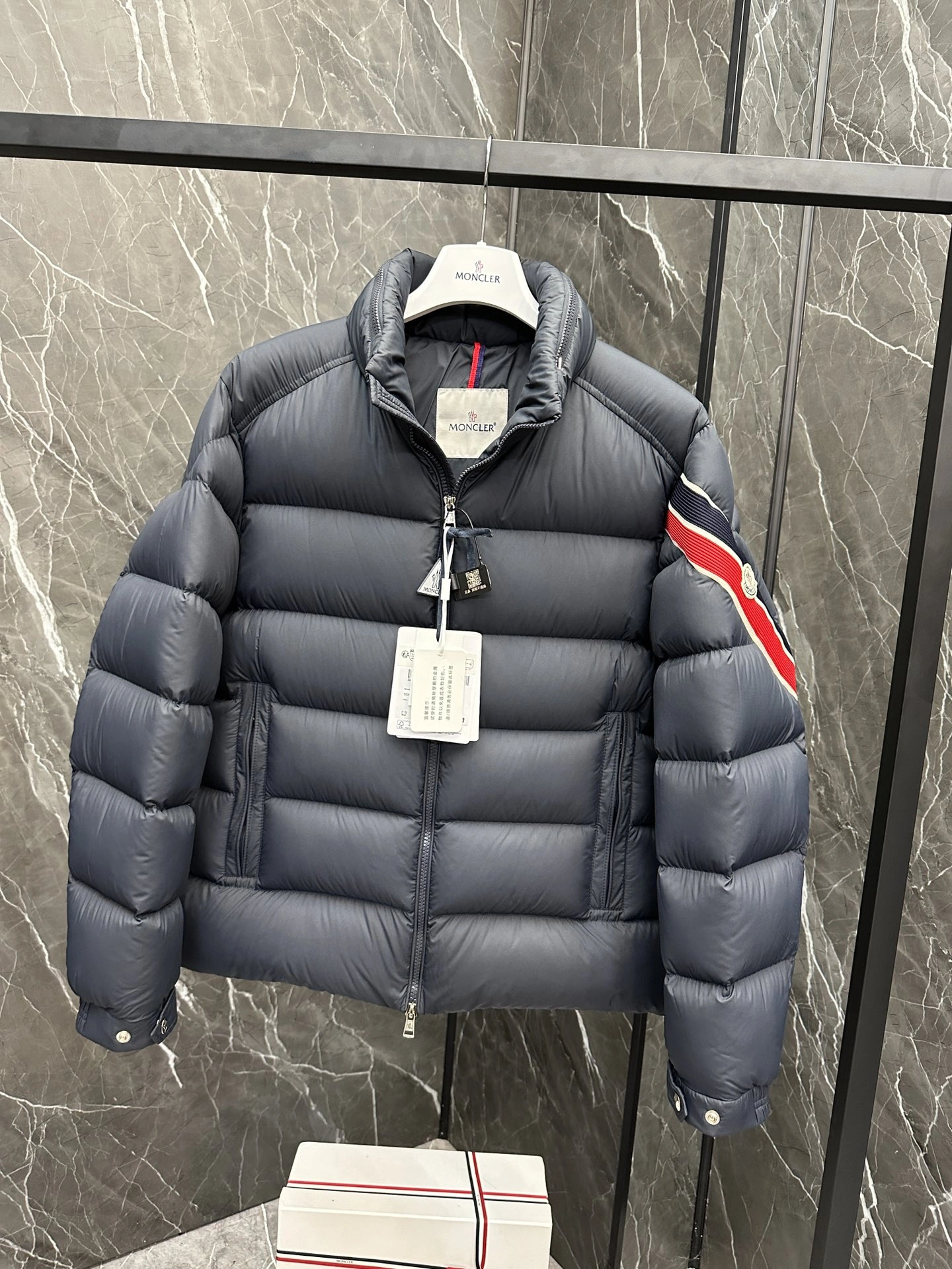 Stylish Moncler Down Jackets 145924
