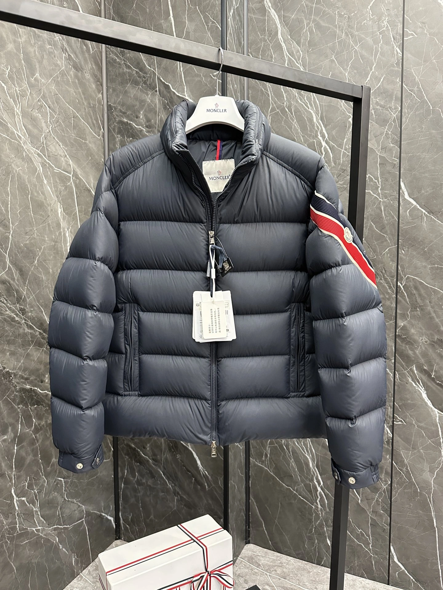 Stylish Moncler Down Jackets 145924