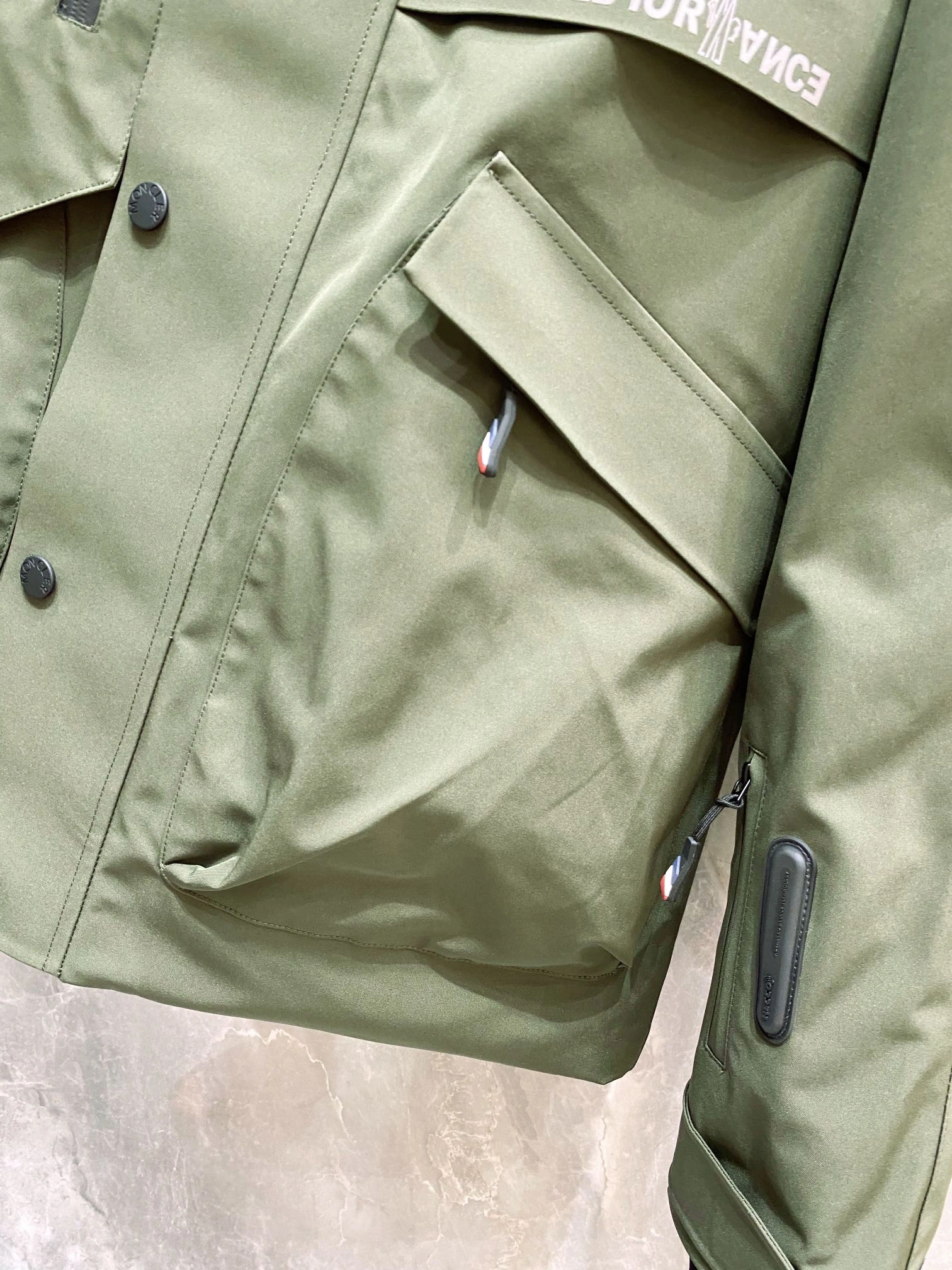 MoistureWicking Moncler Down Jackets 145912