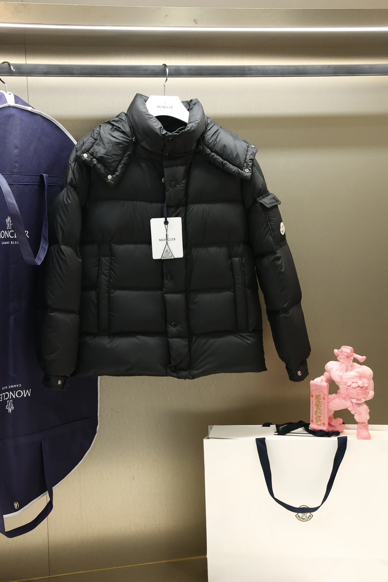Moncler Down Jackets Classic 145902