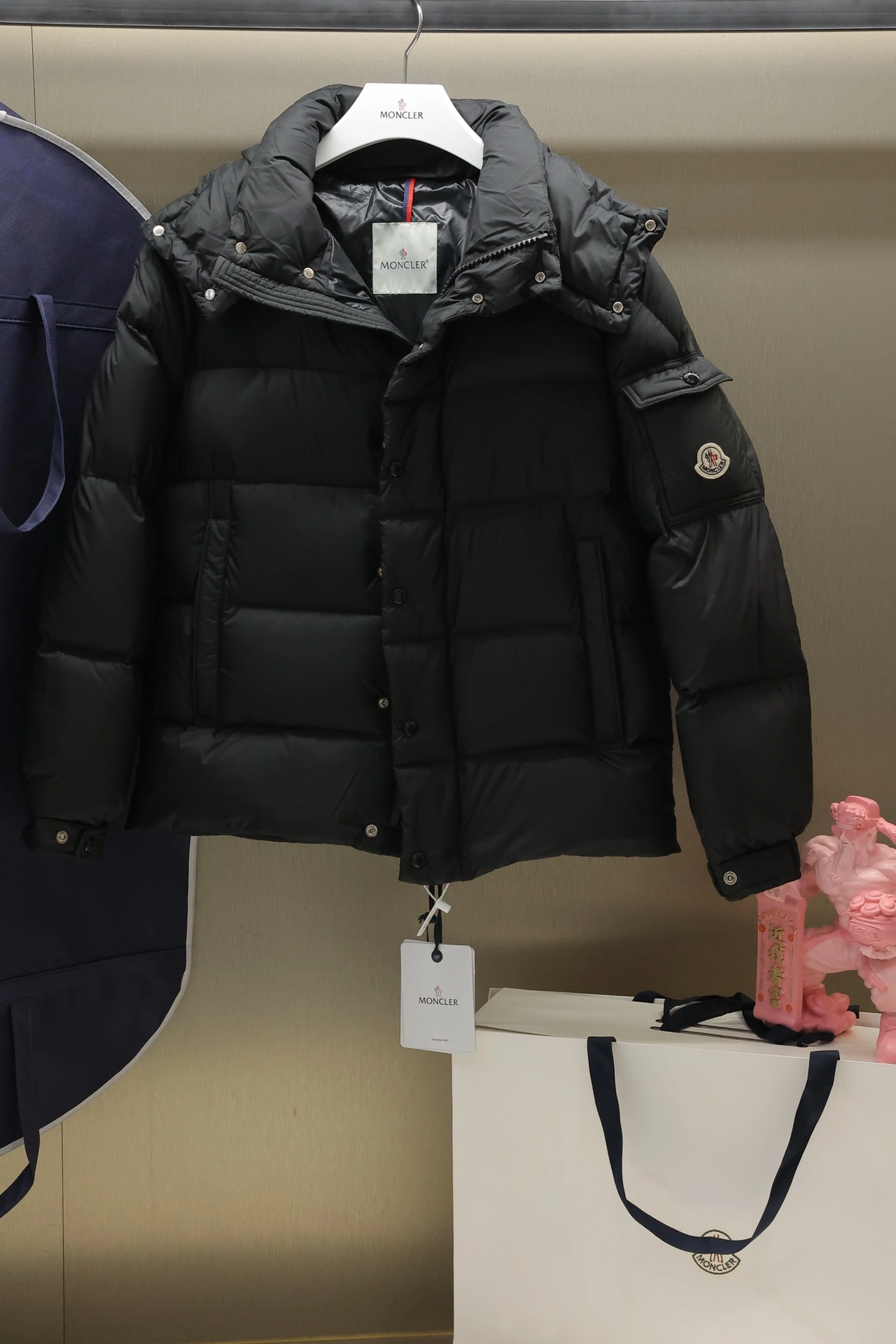 Moncler Down Jackets Classic 145902