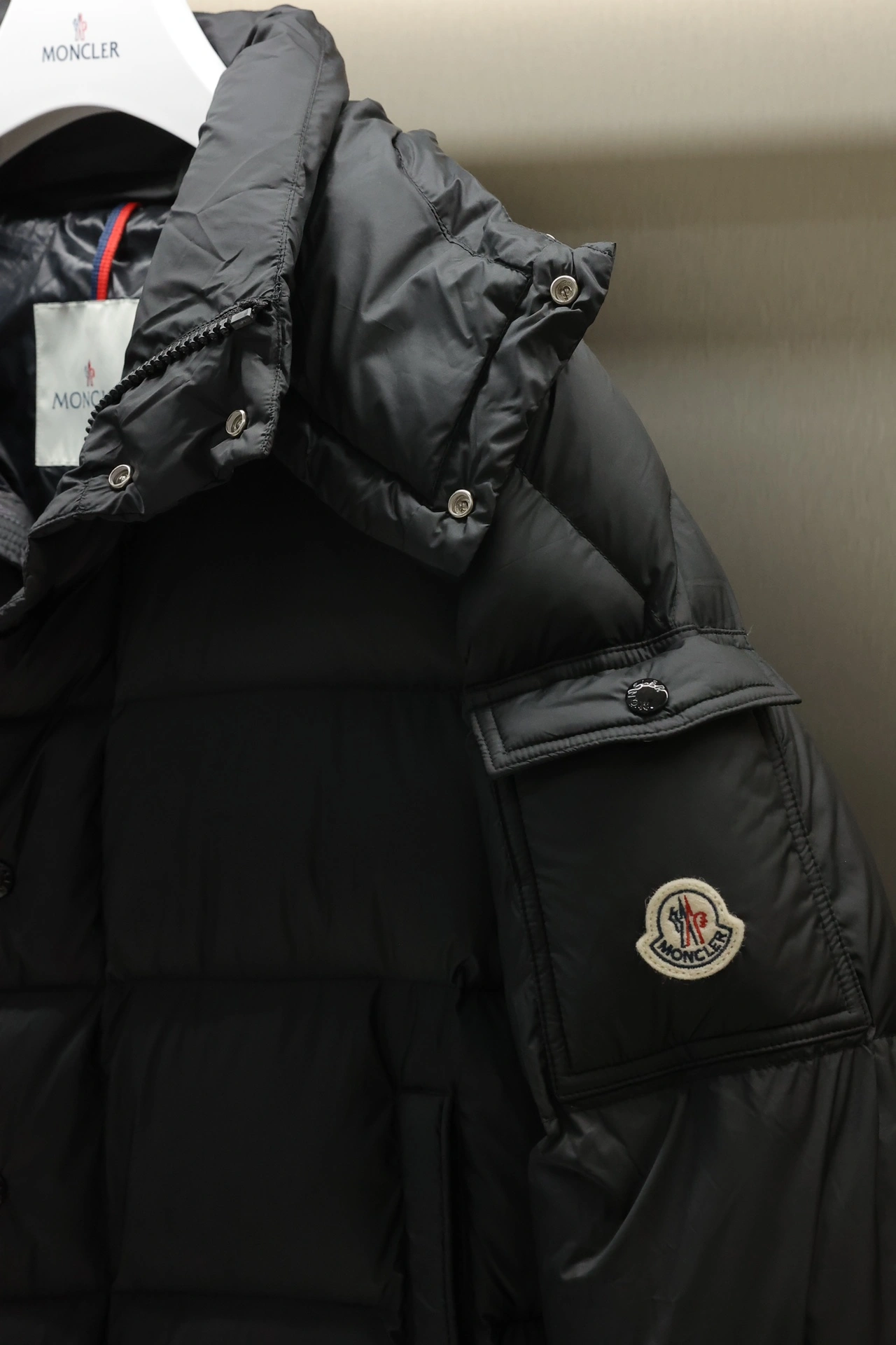 Moncler Down Jackets Classic 145902