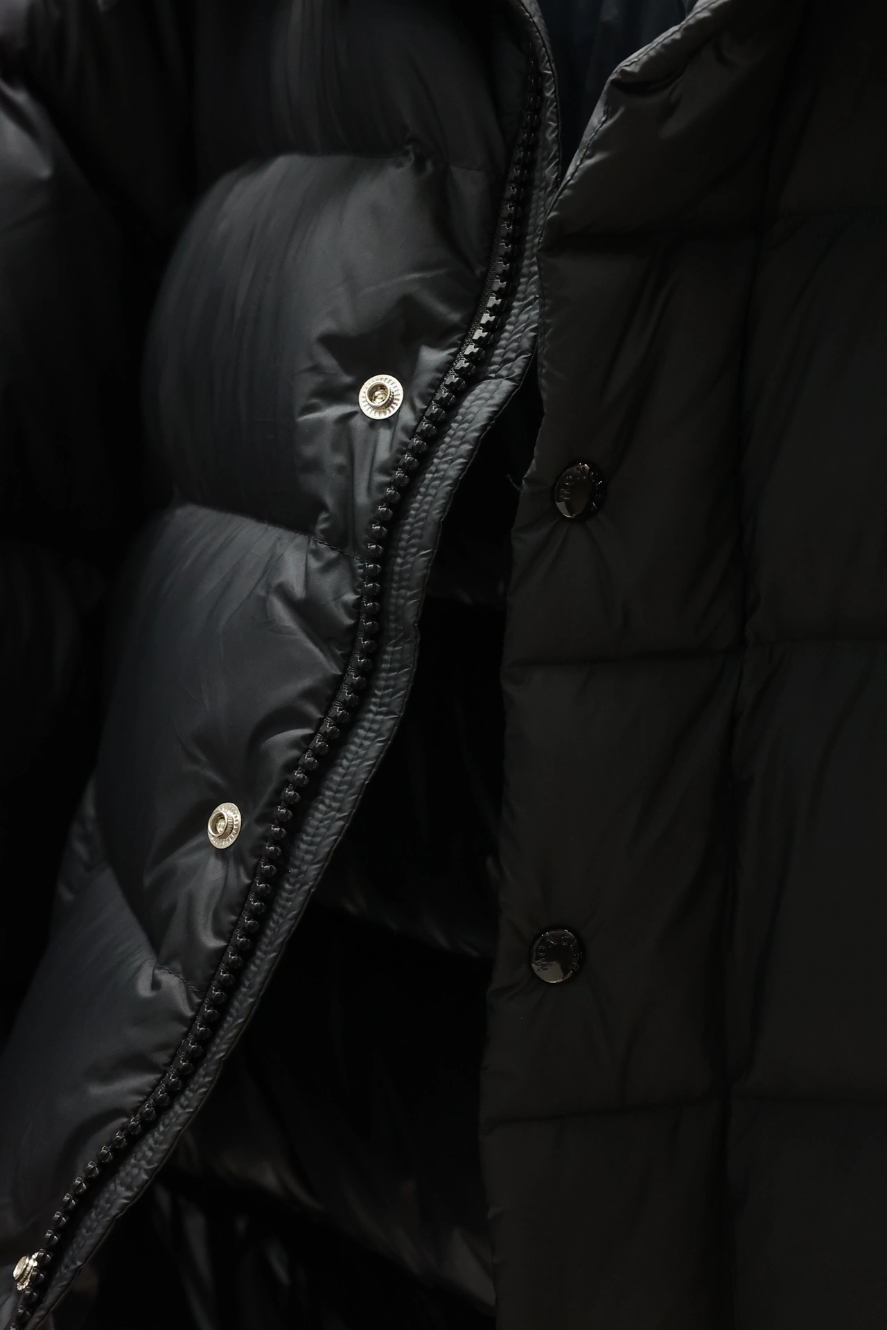 Moncler Down Jackets Classic 145902