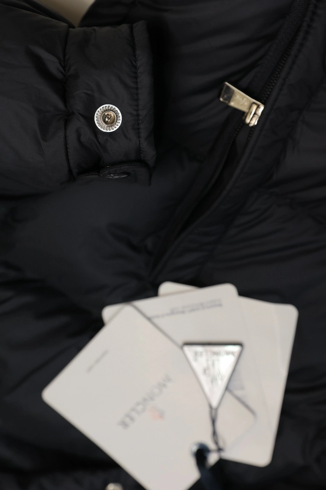SmoothTexture Moncler Down Jackets 145913