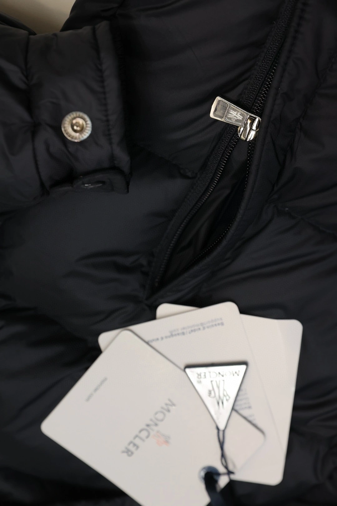SmoothTexture Moncler Down Jackets 145913