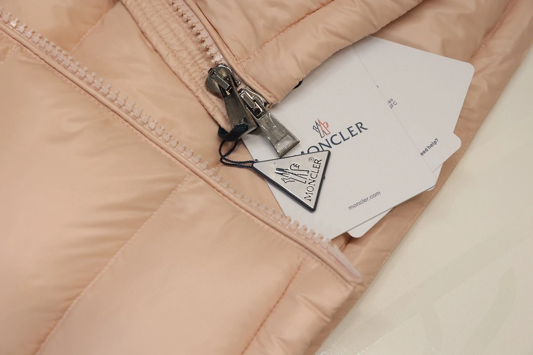 Moncler Down Jackets Comfortable 145927