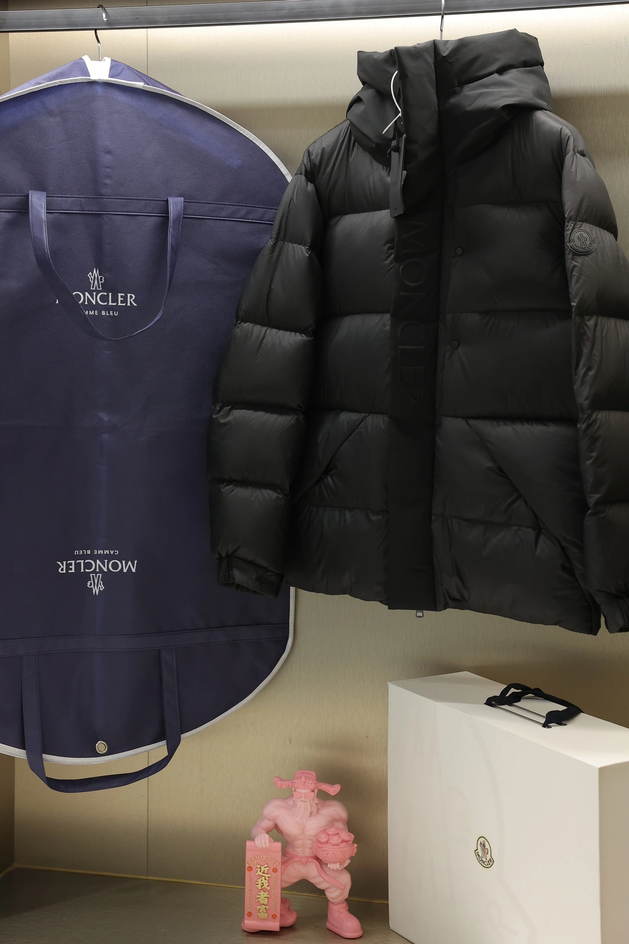 Trendsetting Moncler Down Jackets 145928