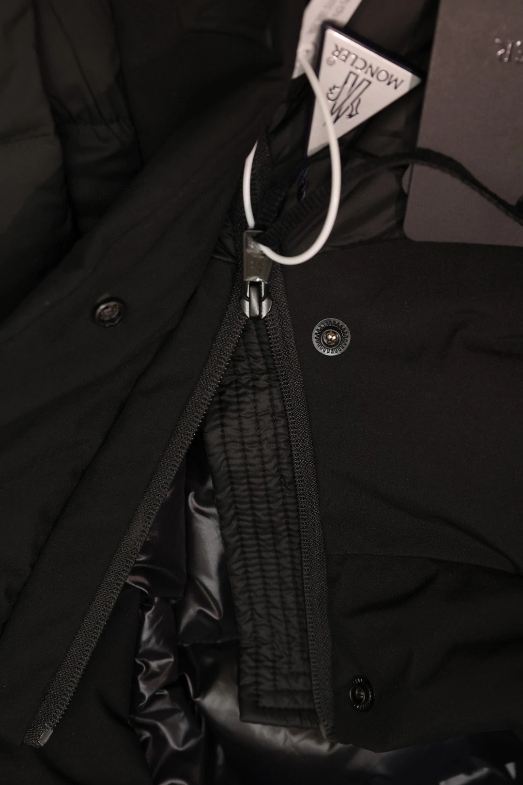 Trendsetting Moncler Down Jackets 145928