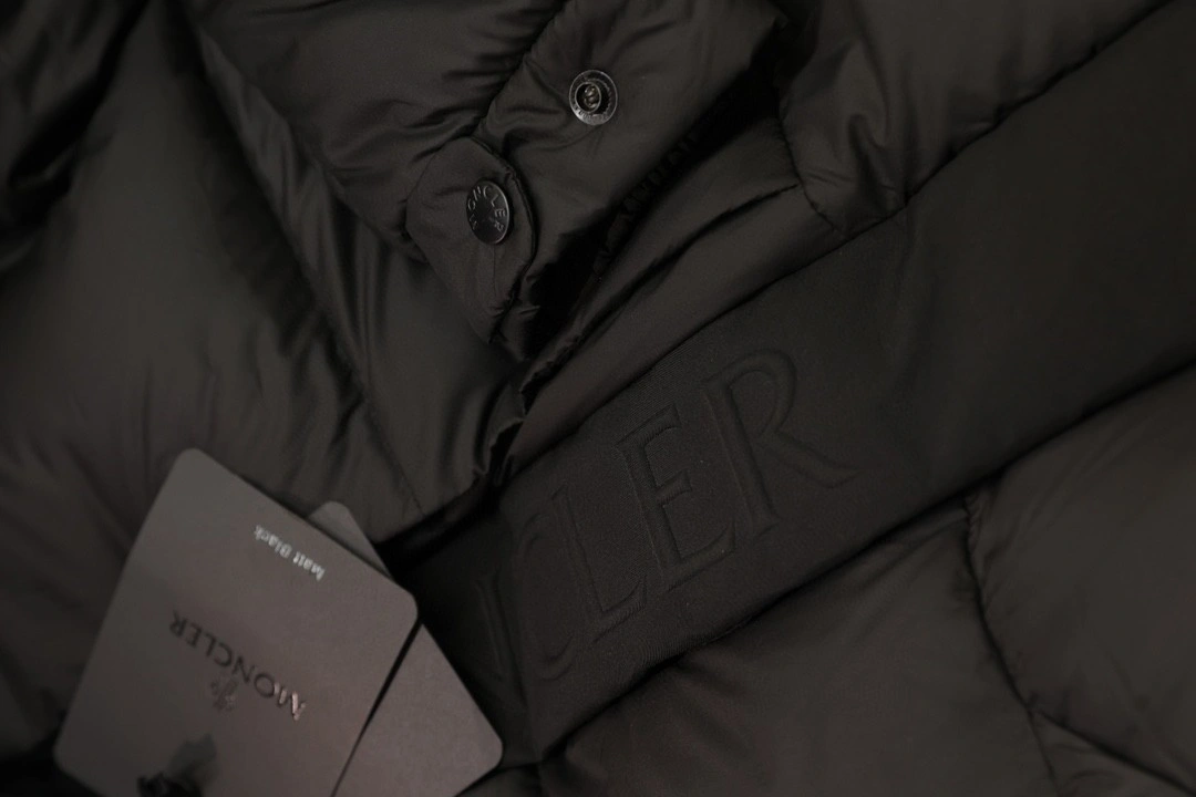 Trendsetting Moncler Down Jackets 145928