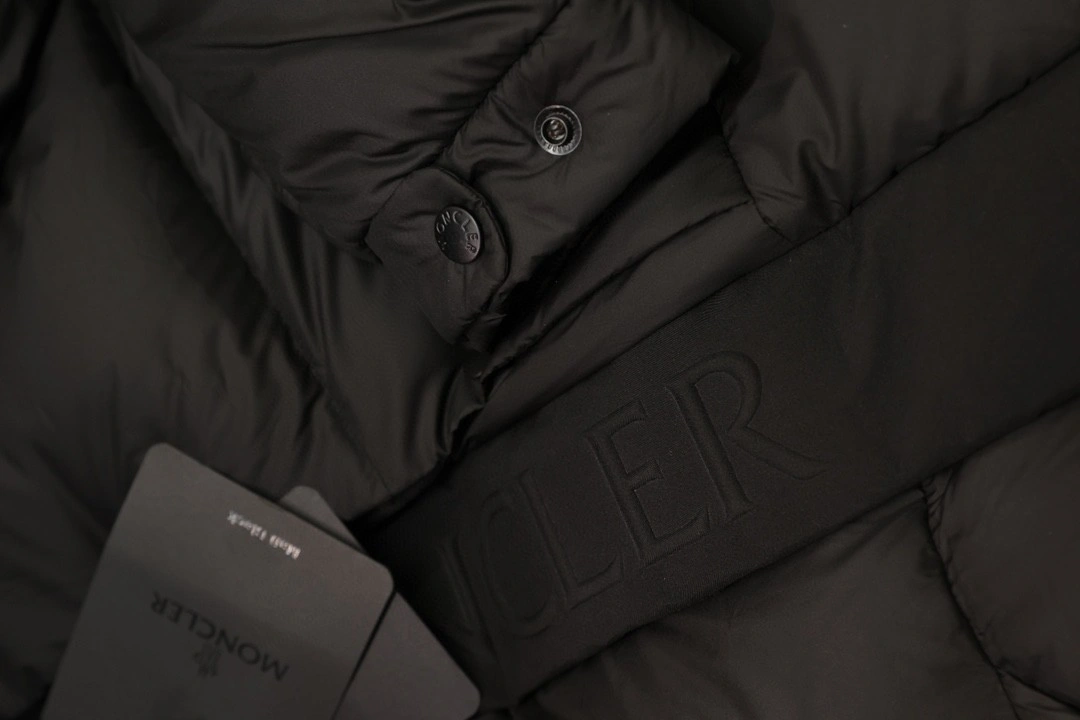Trendsetting Moncler Down Jackets 145928
