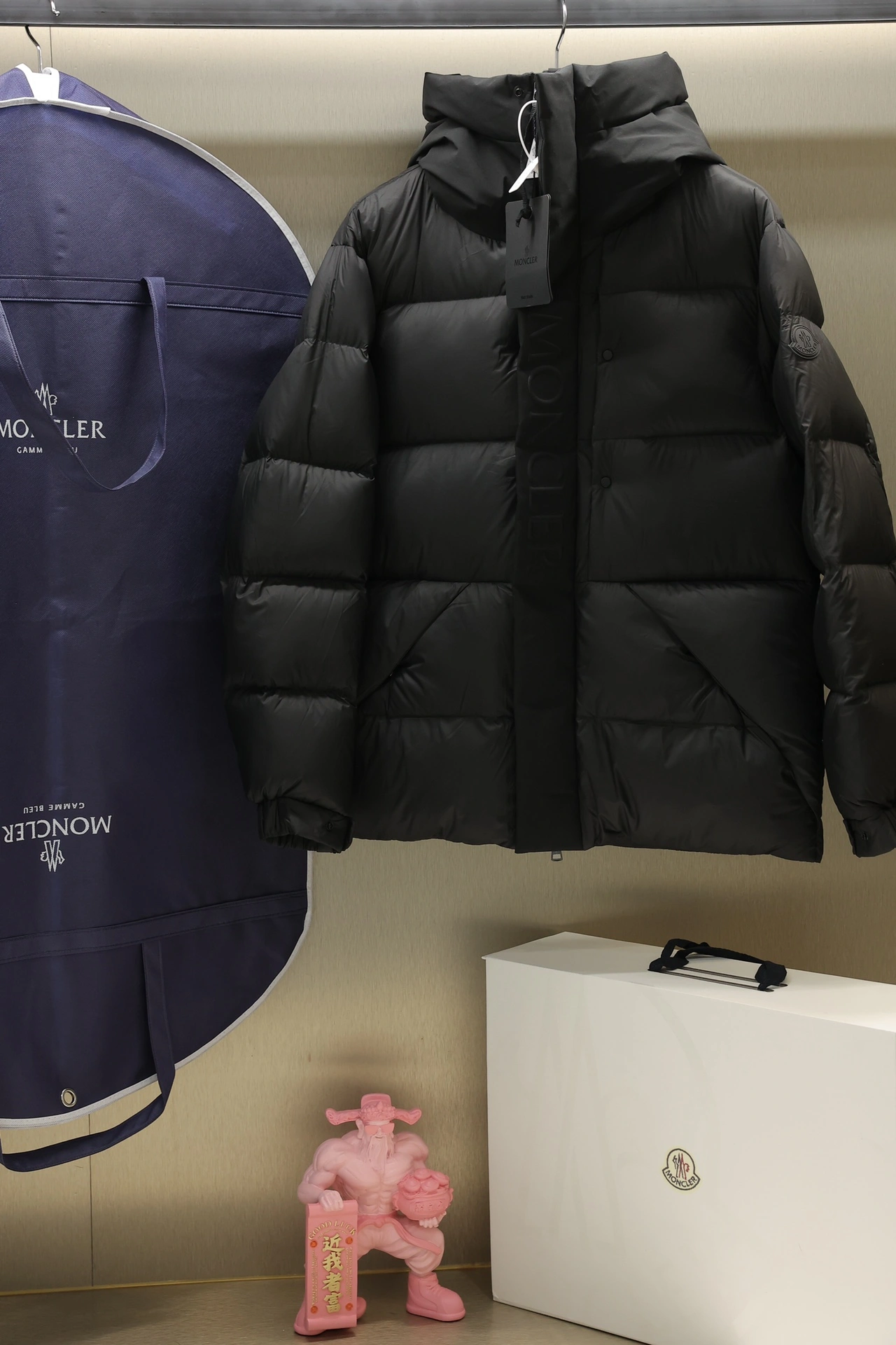 Trendsetting Moncler Down Jackets 145928