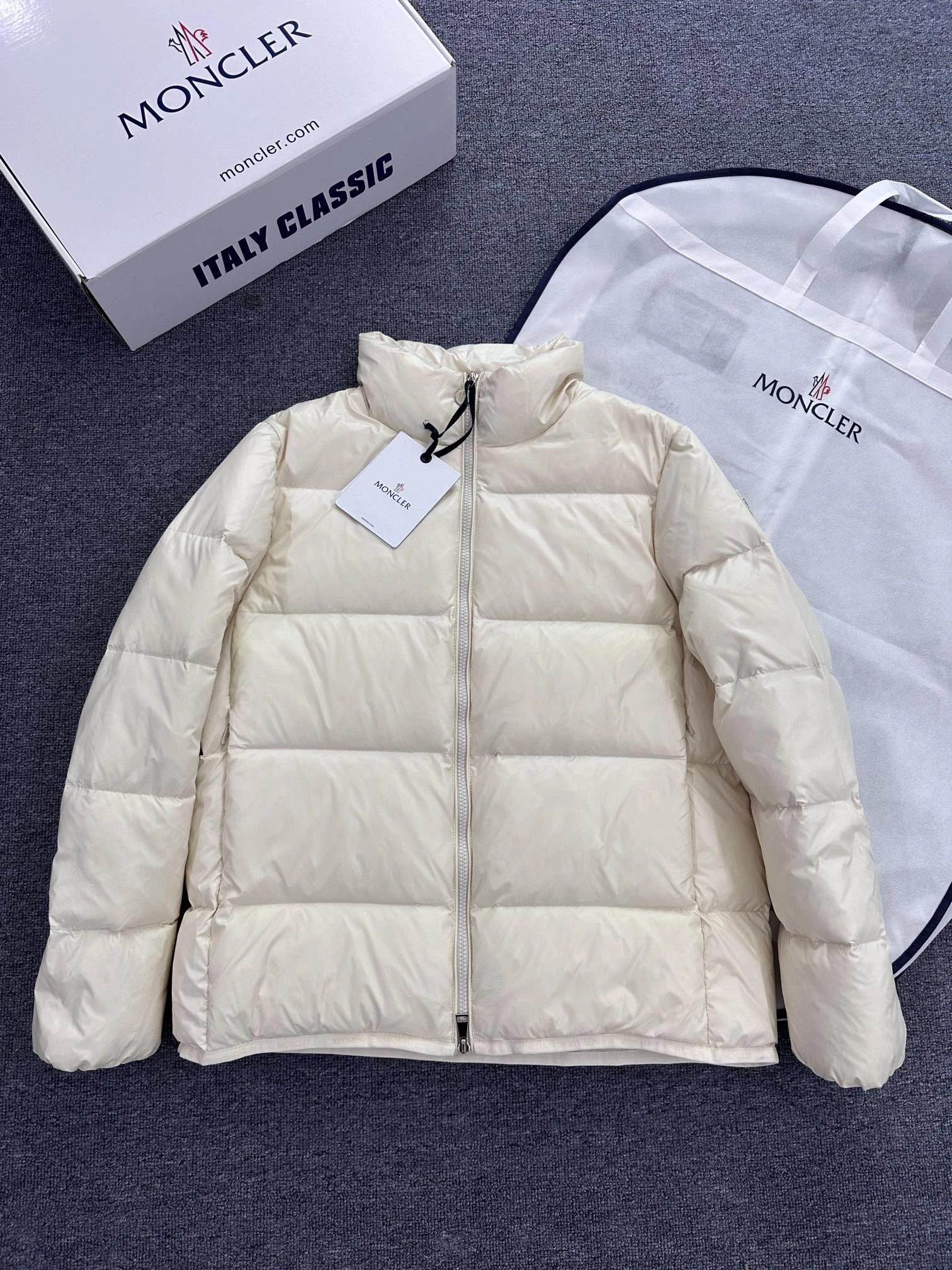 Moncler Down Jackets FlexibleFit 145897