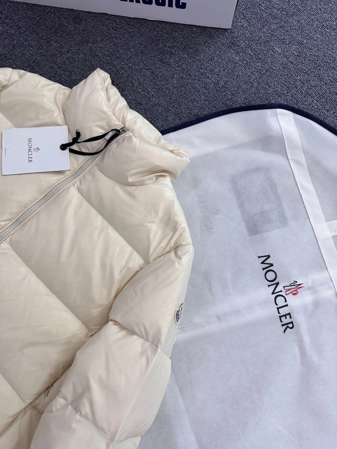 Moncler Down Jackets FlexibleFit 145897