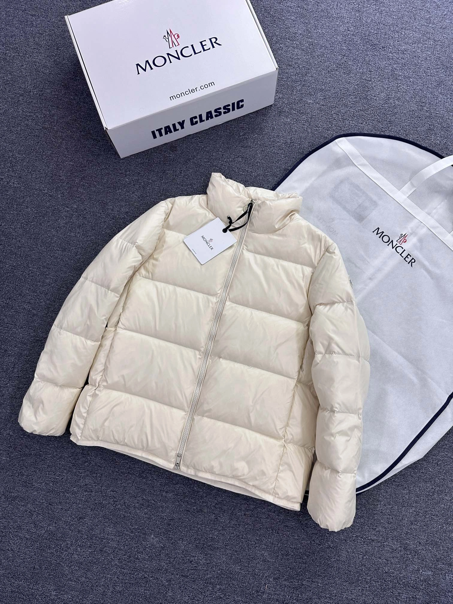 Moncler Down Jackets FlexibleFit 145897