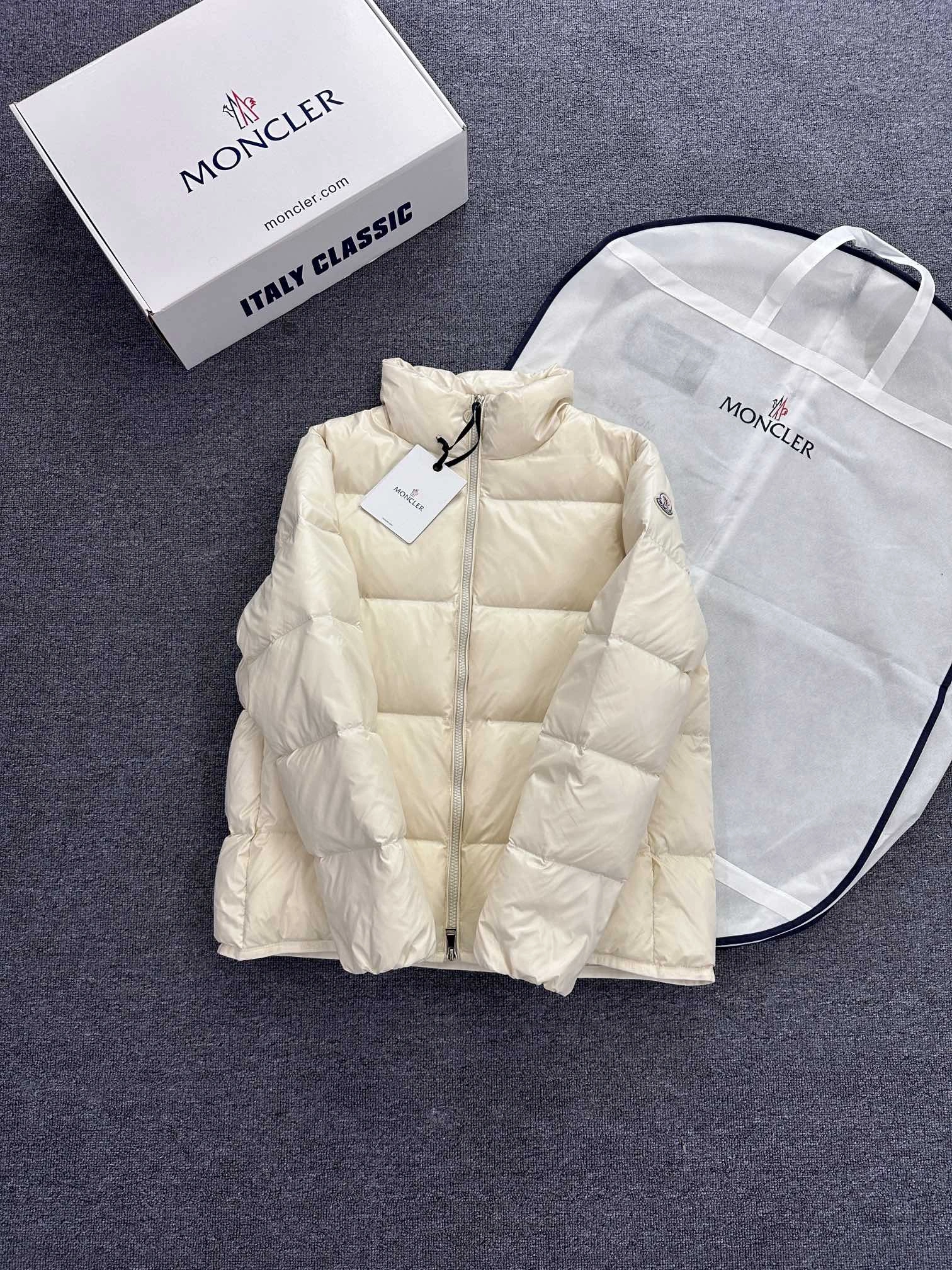 Moncler Down Jackets FlexibleFit 145897