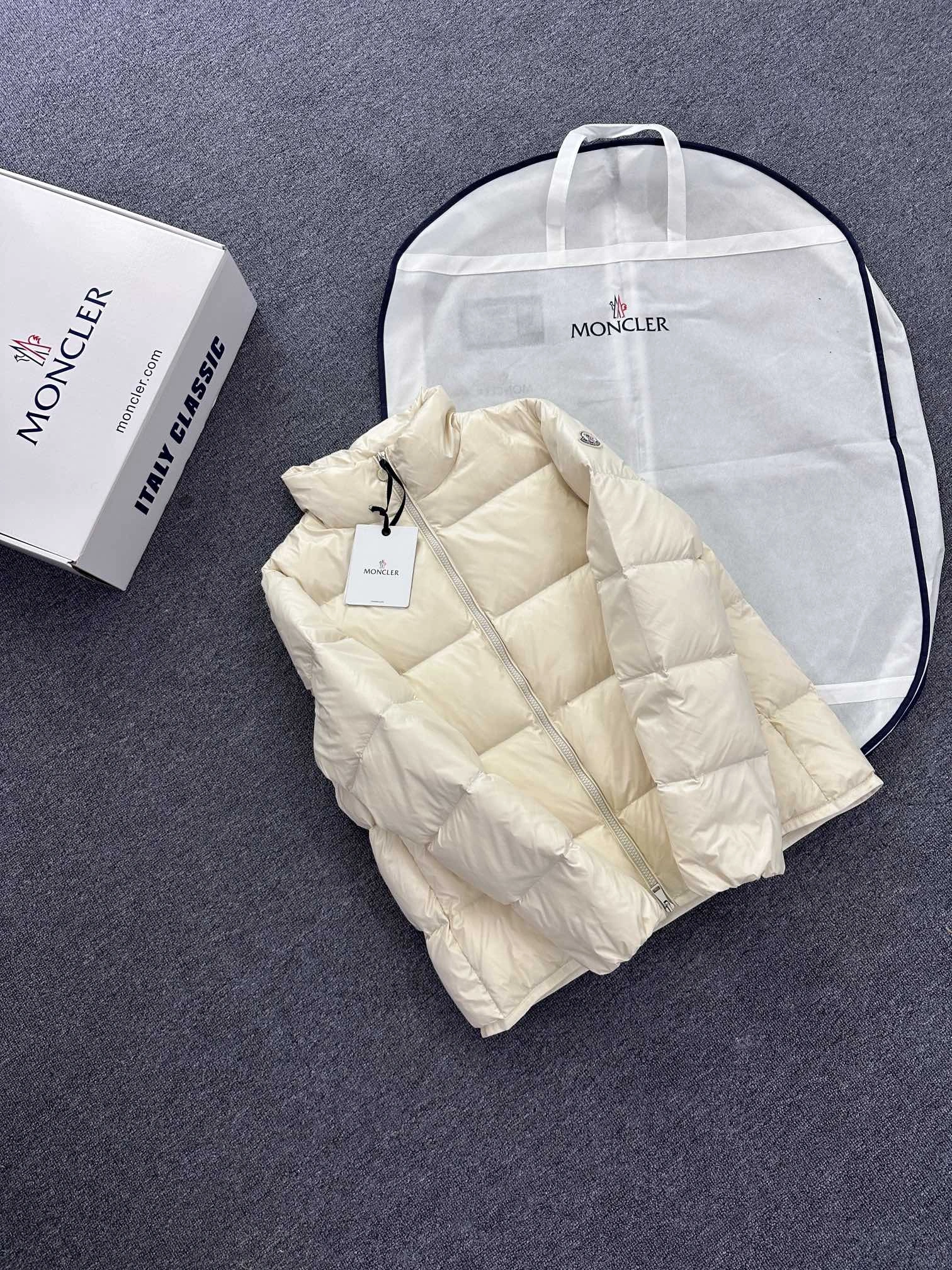 Moncler Down Jackets FlexibleFit 145897