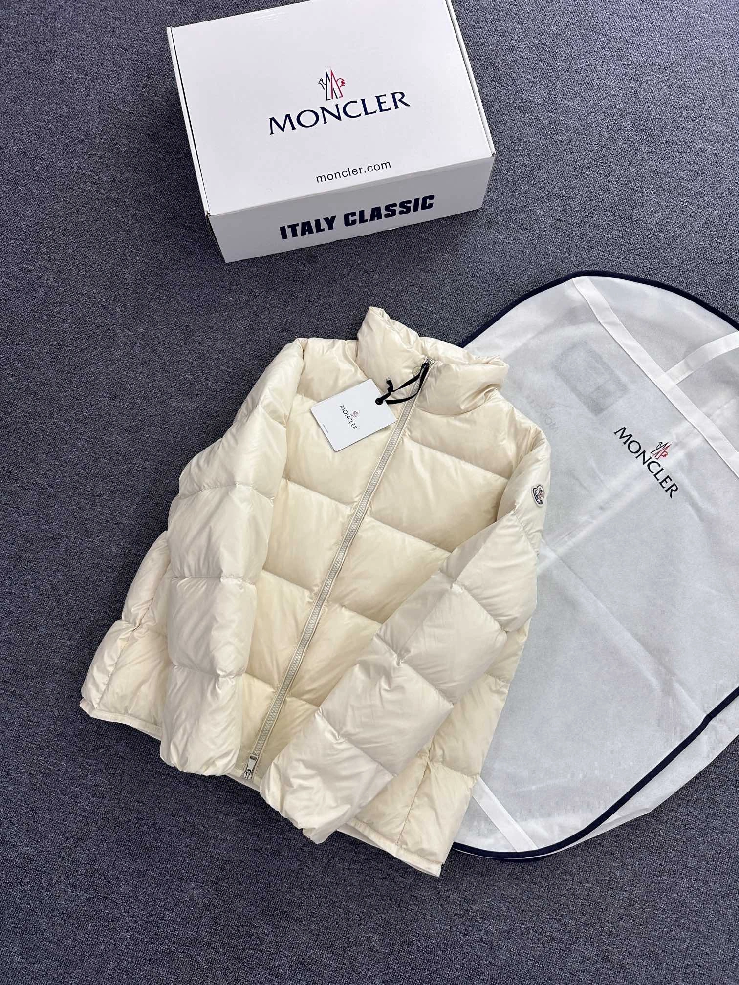 Moncler Down Jackets FlexibleFit 145897