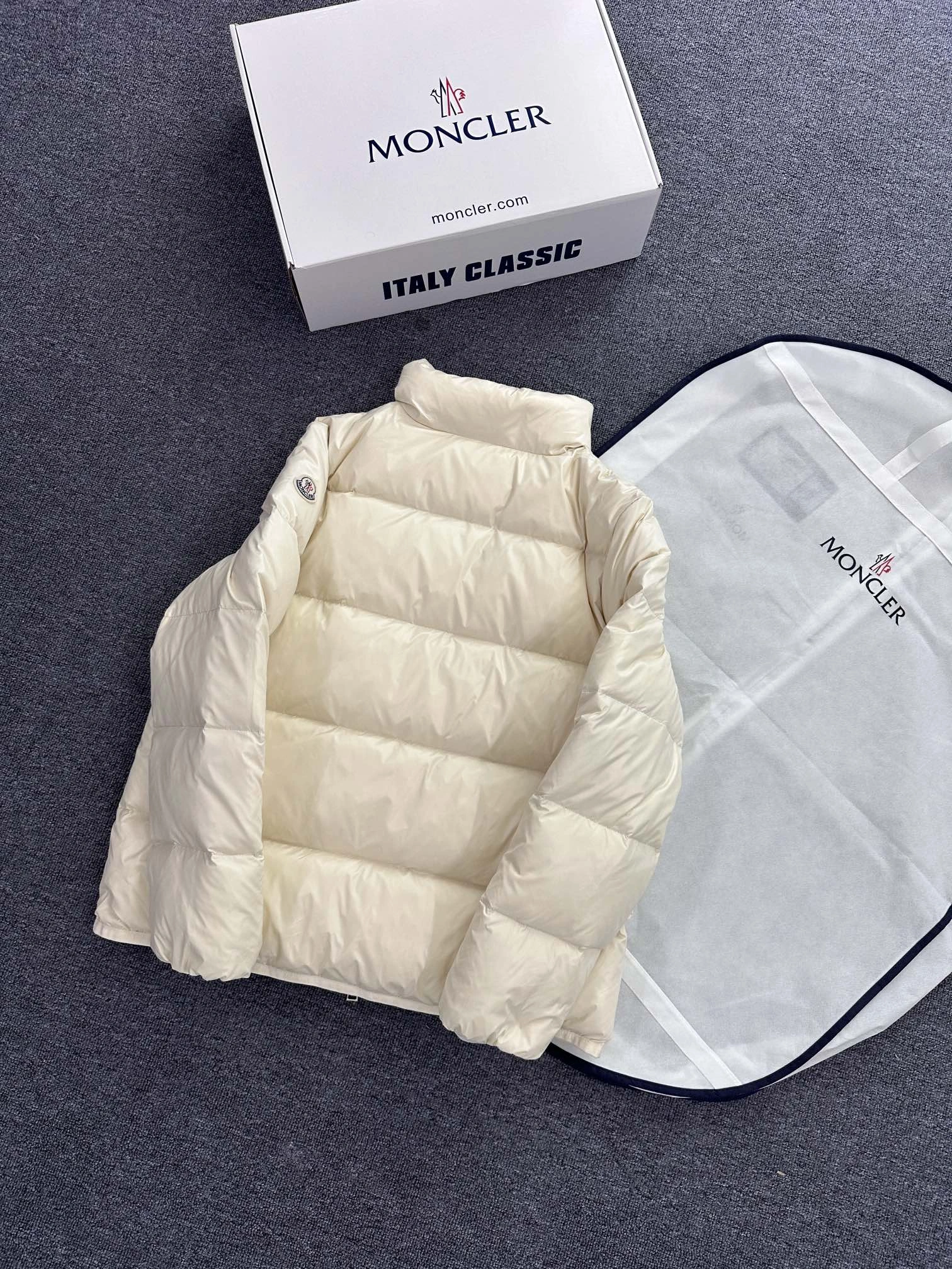 Moncler Down Jackets FlexibleFit 145897