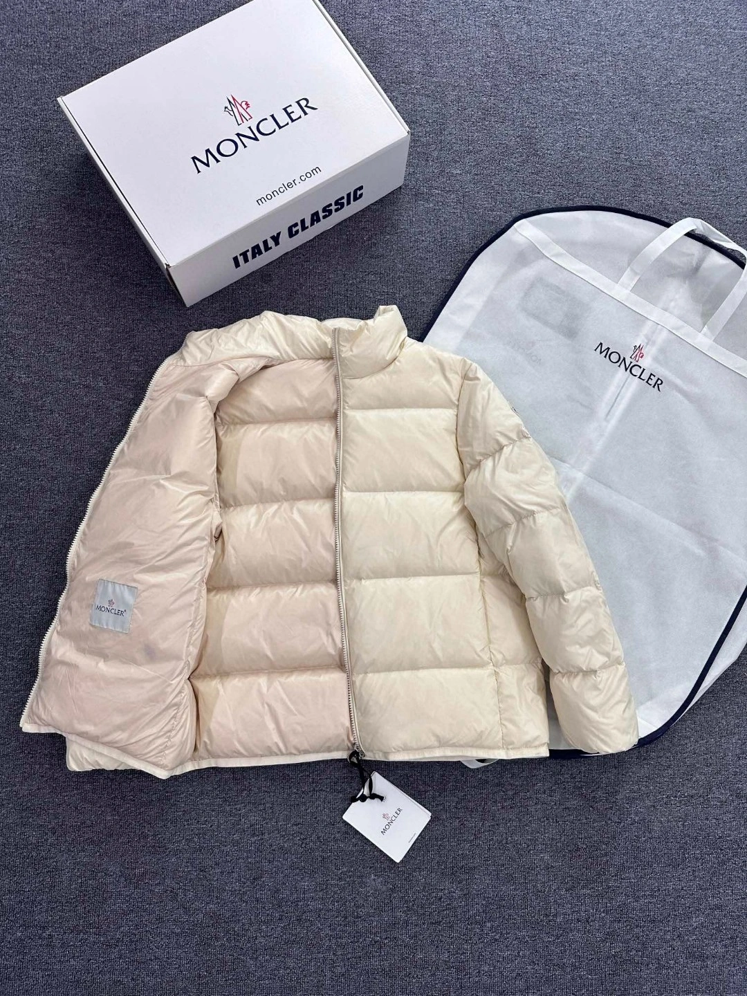 Moncler Down Jackets FlexibleFit 145897