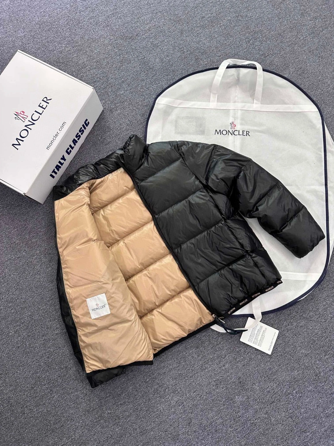 Casual Moncler Down Jackets 145894