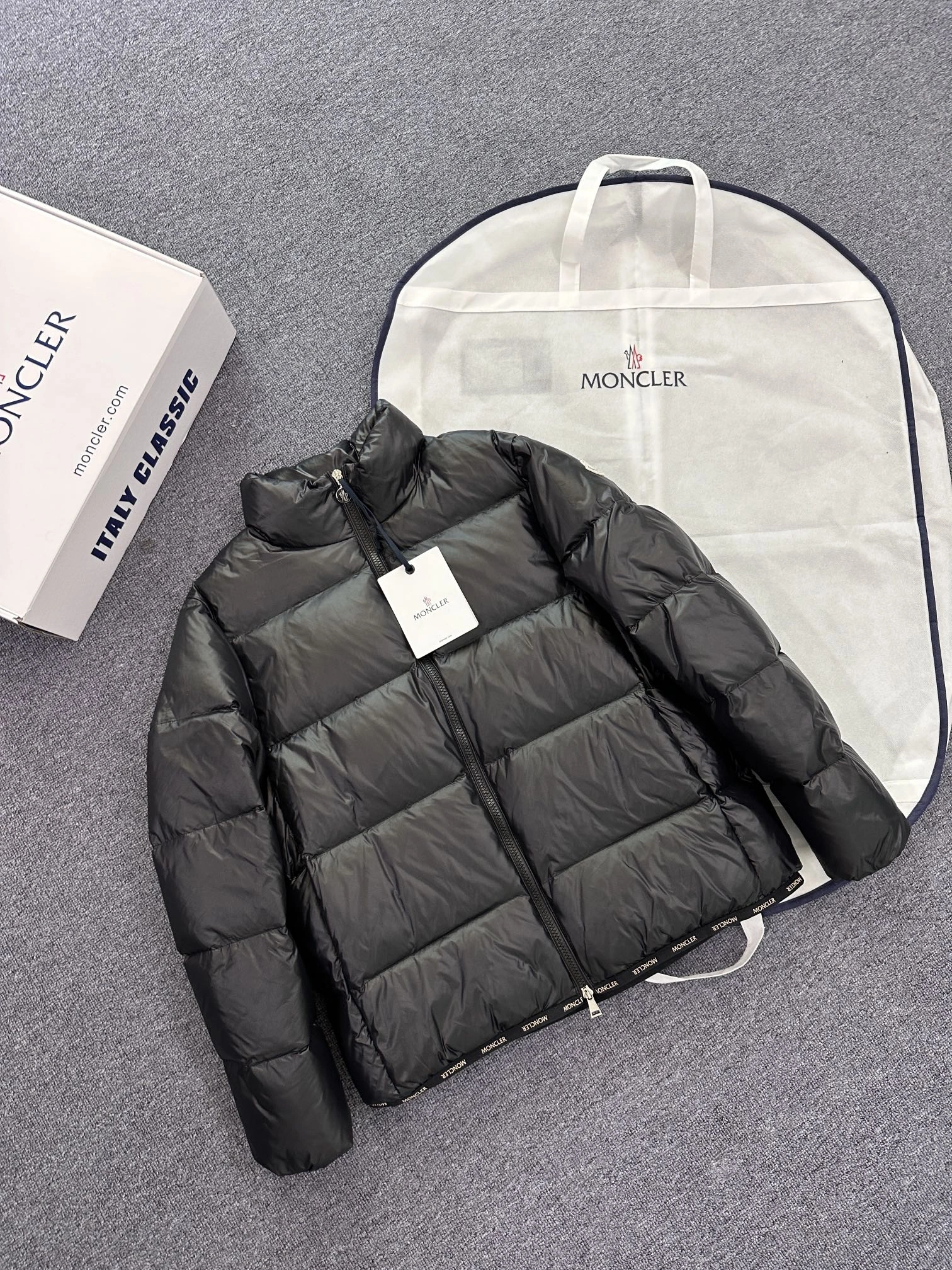 Casual Moncler Down Jackets 145894