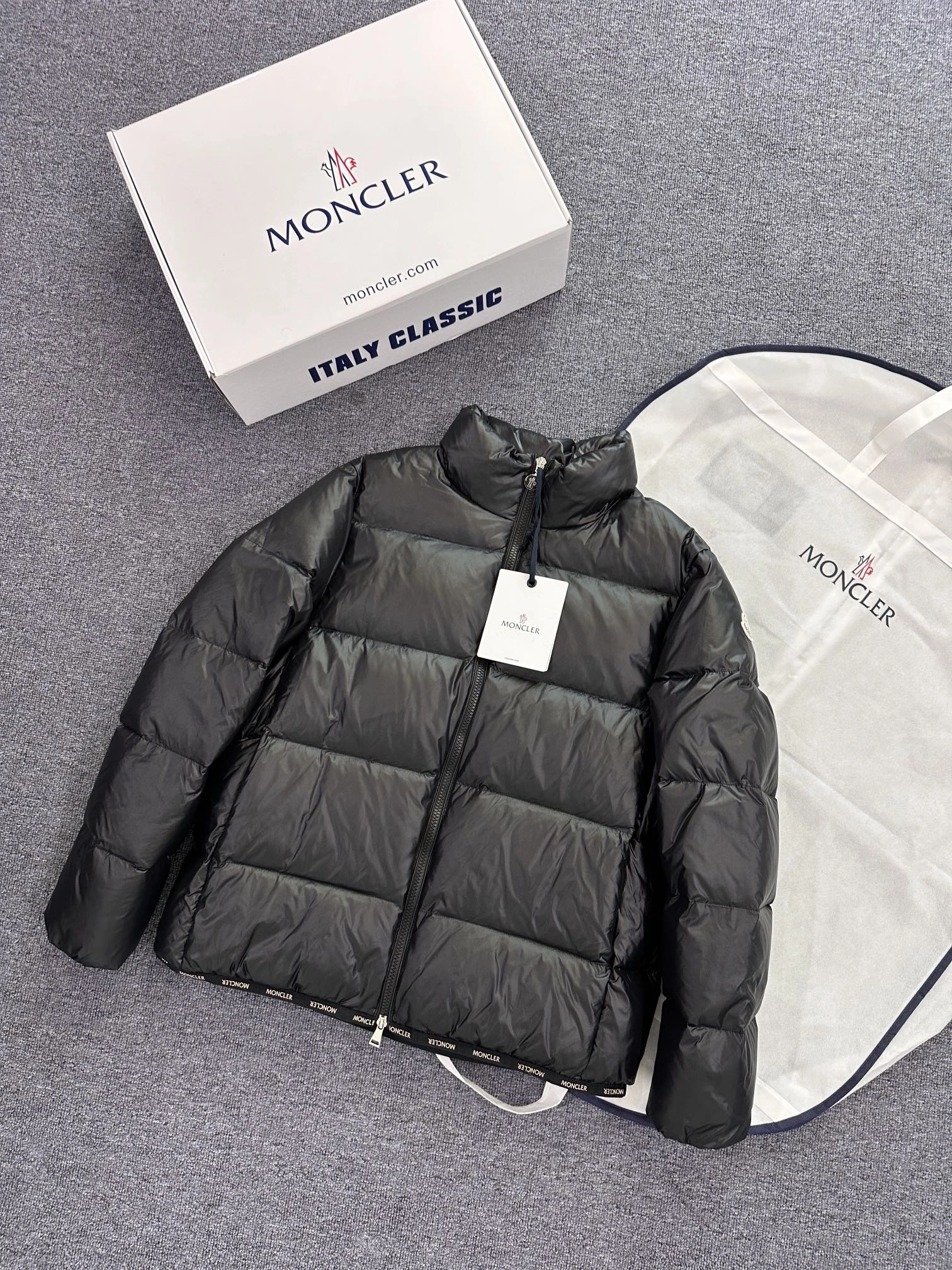 Casual Moncler Down Jackets 145894