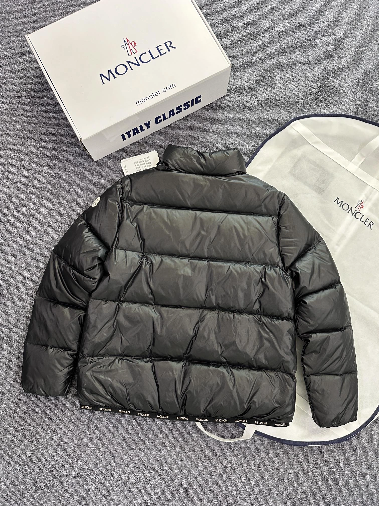 Casual Moncler Down Jackets 145894