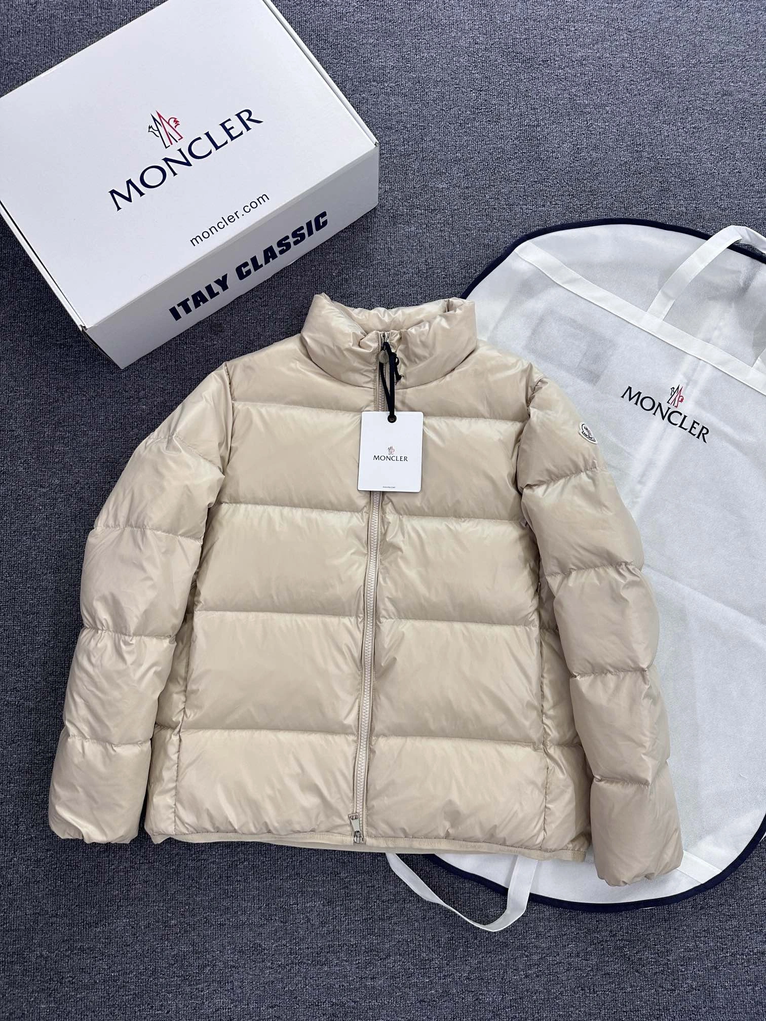Moncler Down Jackets Comfortable 145893
