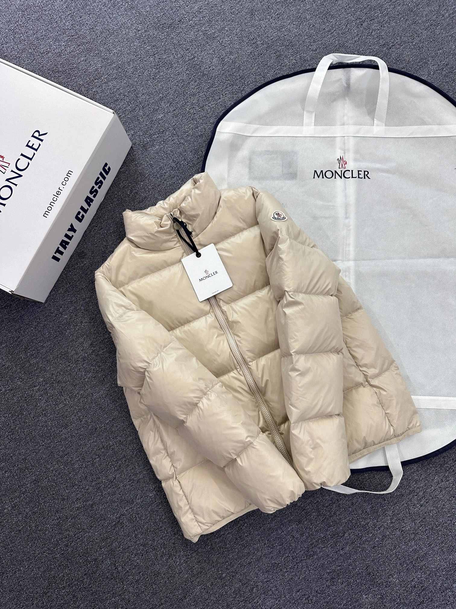 Moncler Down Jackets Comfortable 145893
