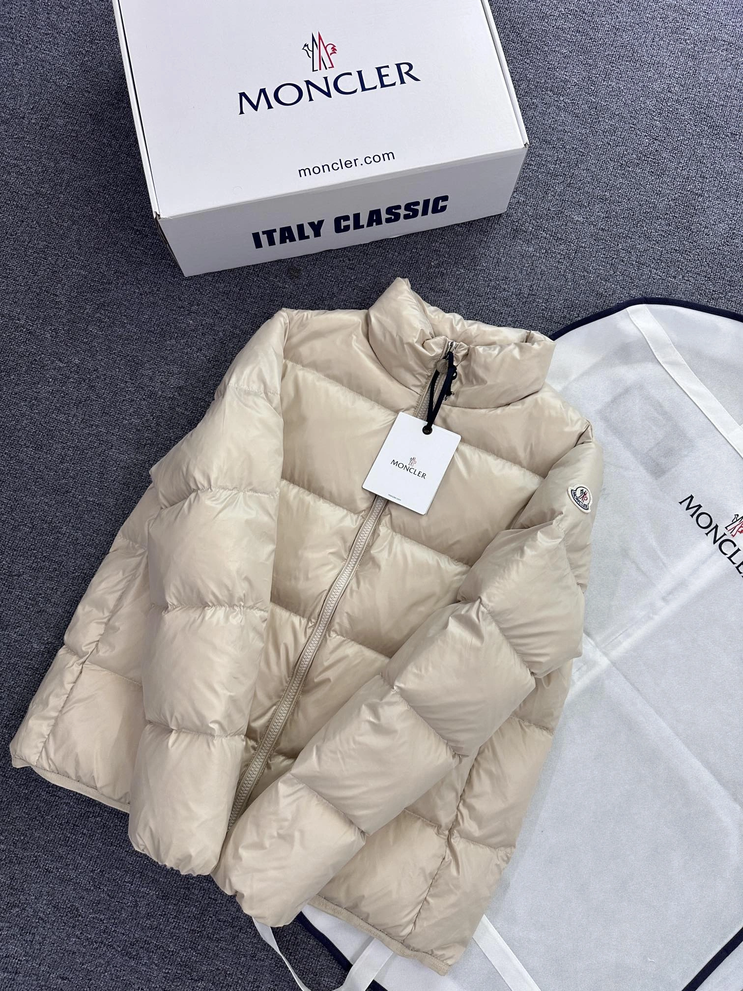 Moncler Down Jackets Comfortable 145893