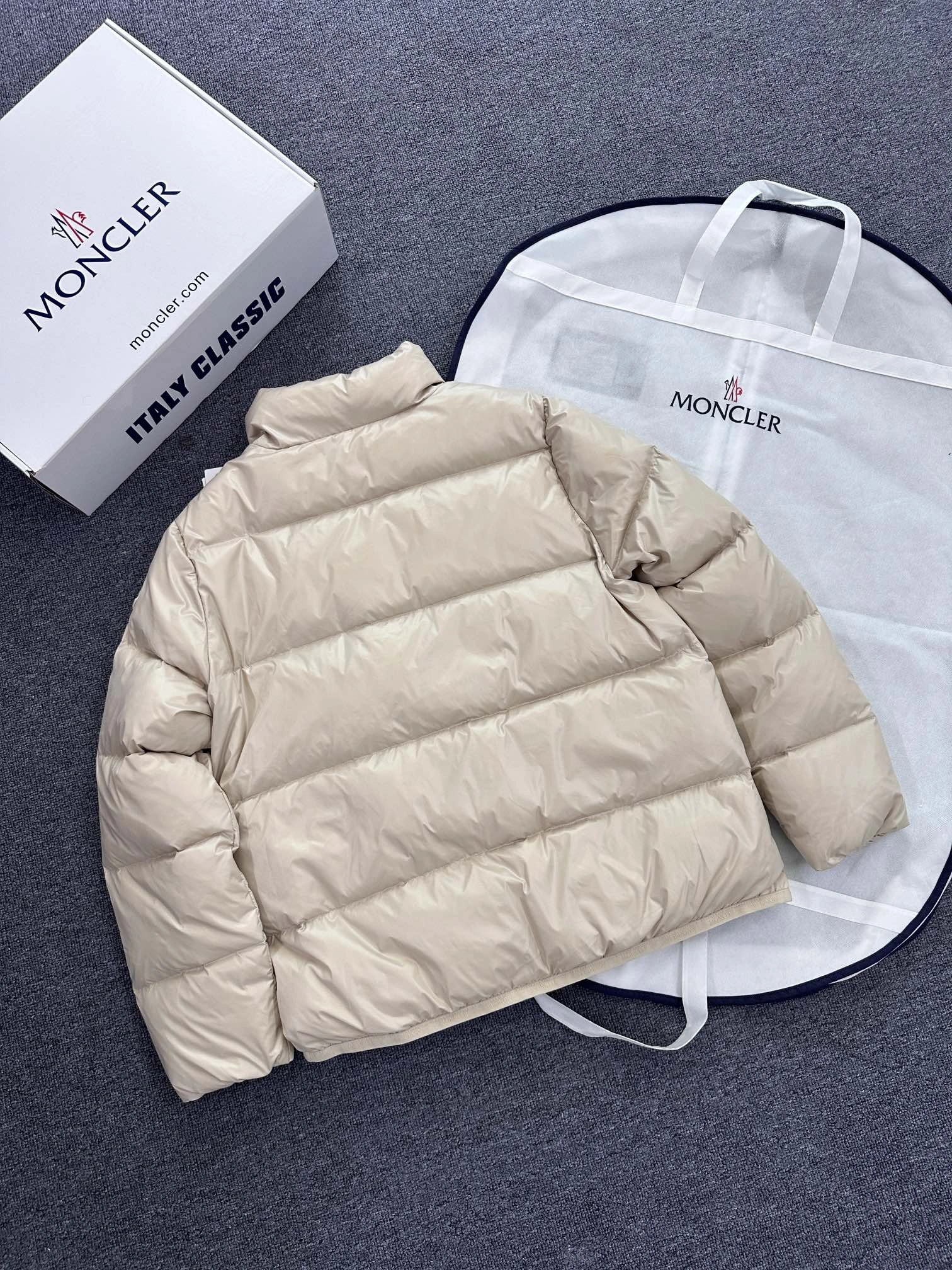 Moncler Down Jackets Comfortable 145893