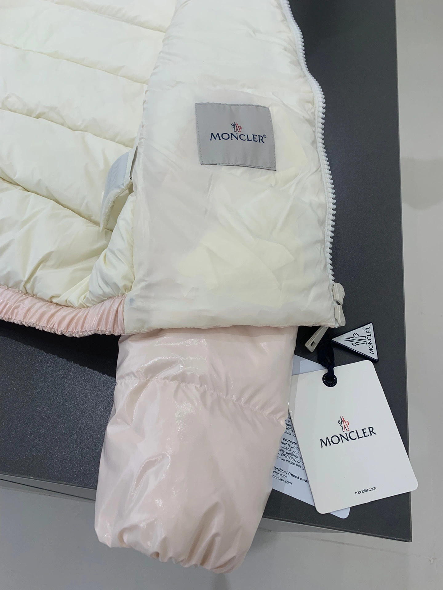 Moncler Down Jackets Casual 145891