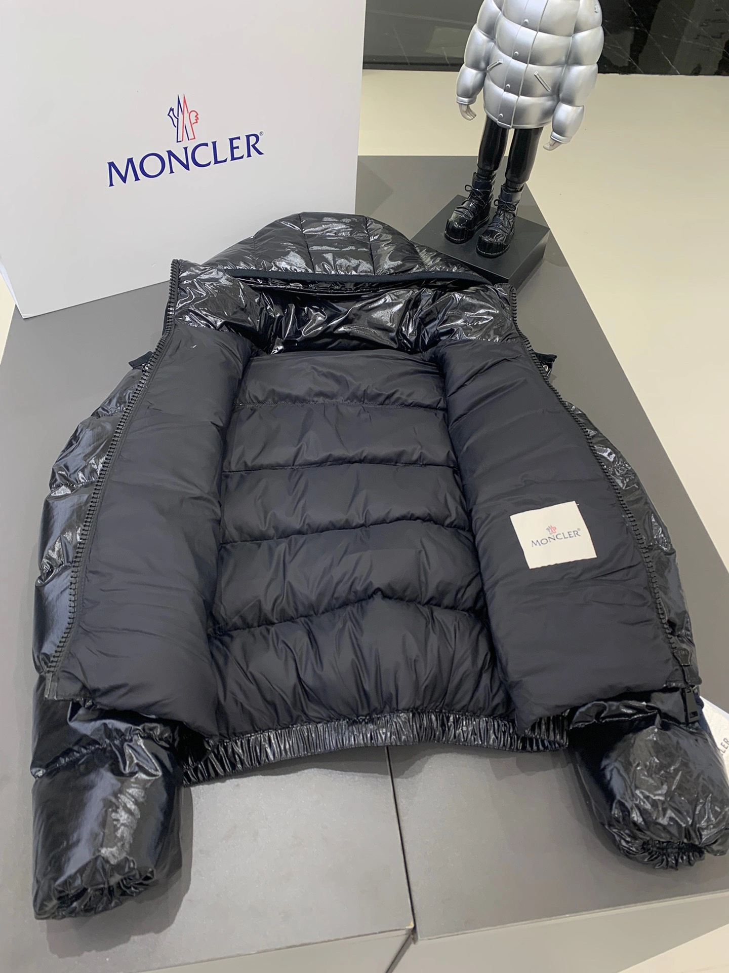 MoistureWicking Moncler Down Jackets 145890
