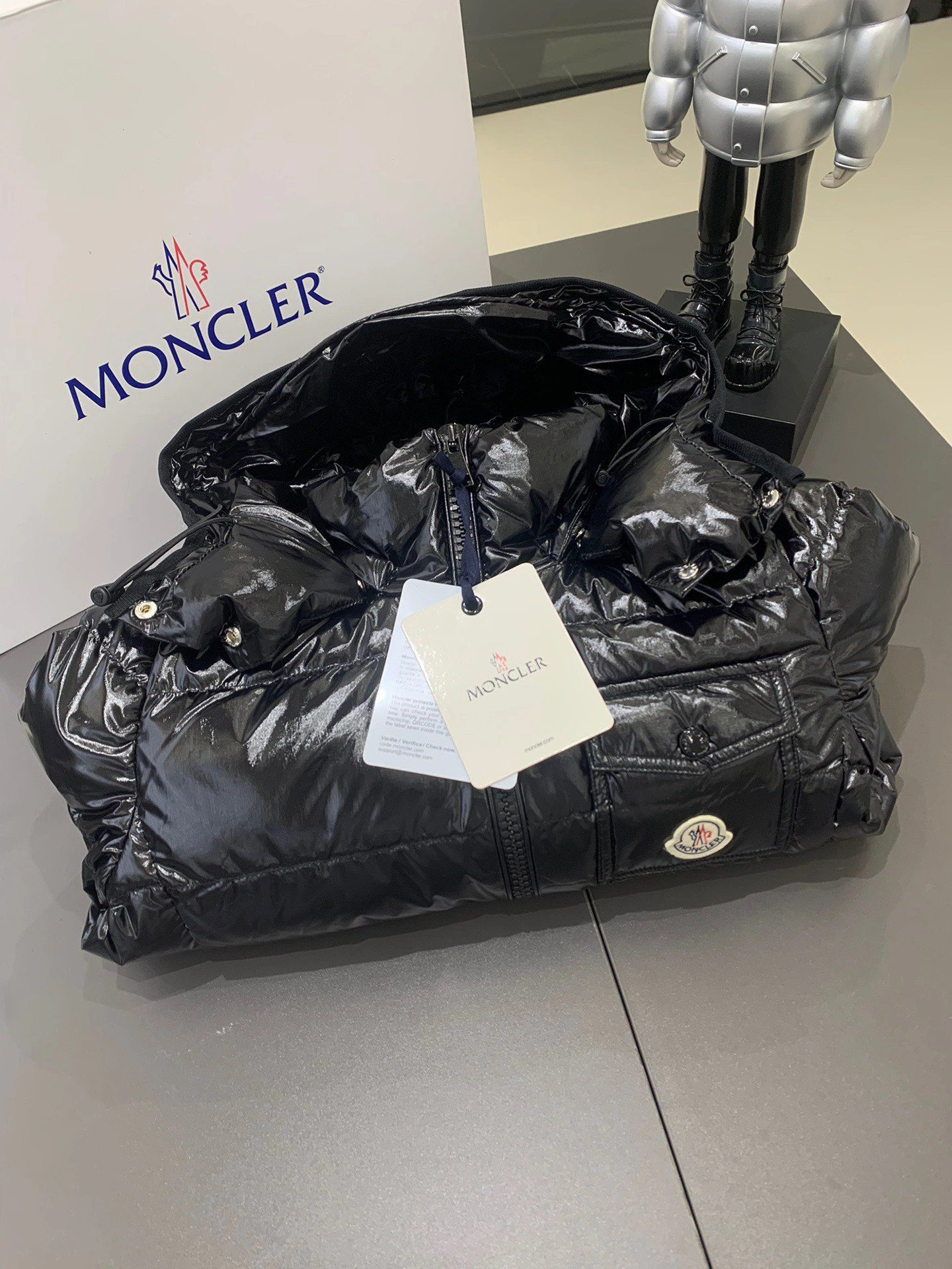 MoistureWicking Moncler Down Jackets 145890