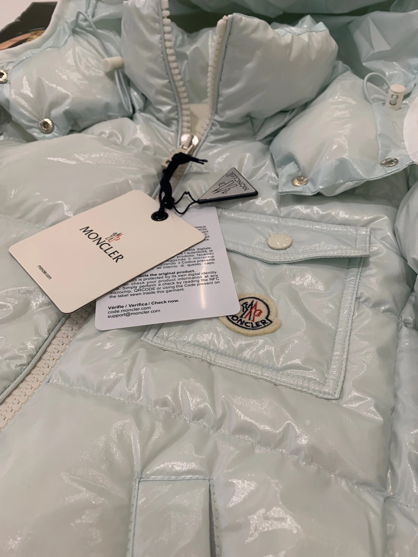 Moncler Down Jackets EasyMatch 145889