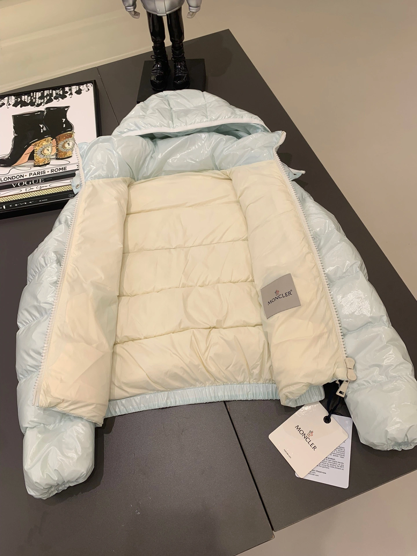 Moncler Down Jackets EasyMatch 145889