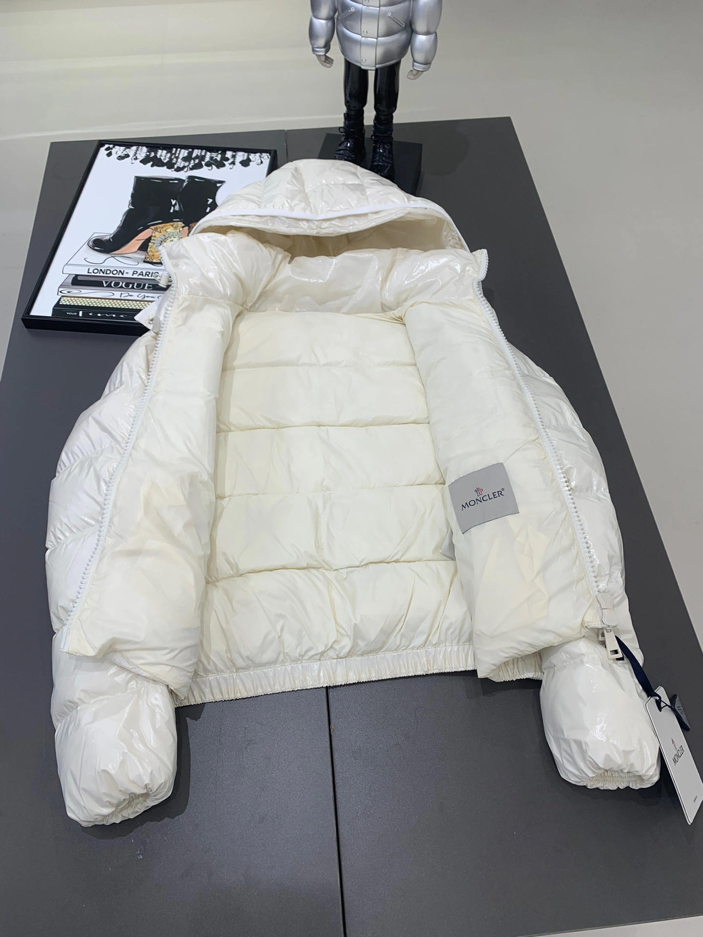 ModernLook Moncler Down Jackets 145885