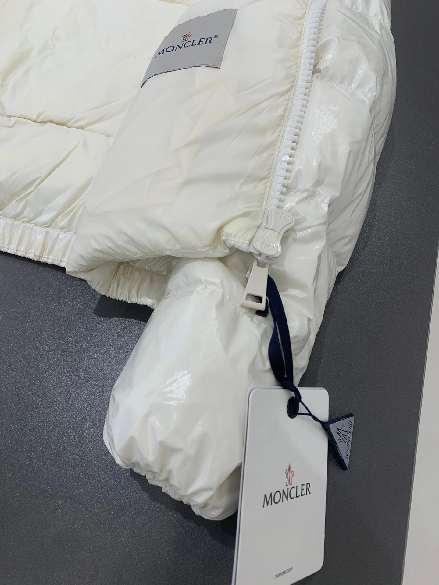 ModernLook Moncler Down Jackets 145885