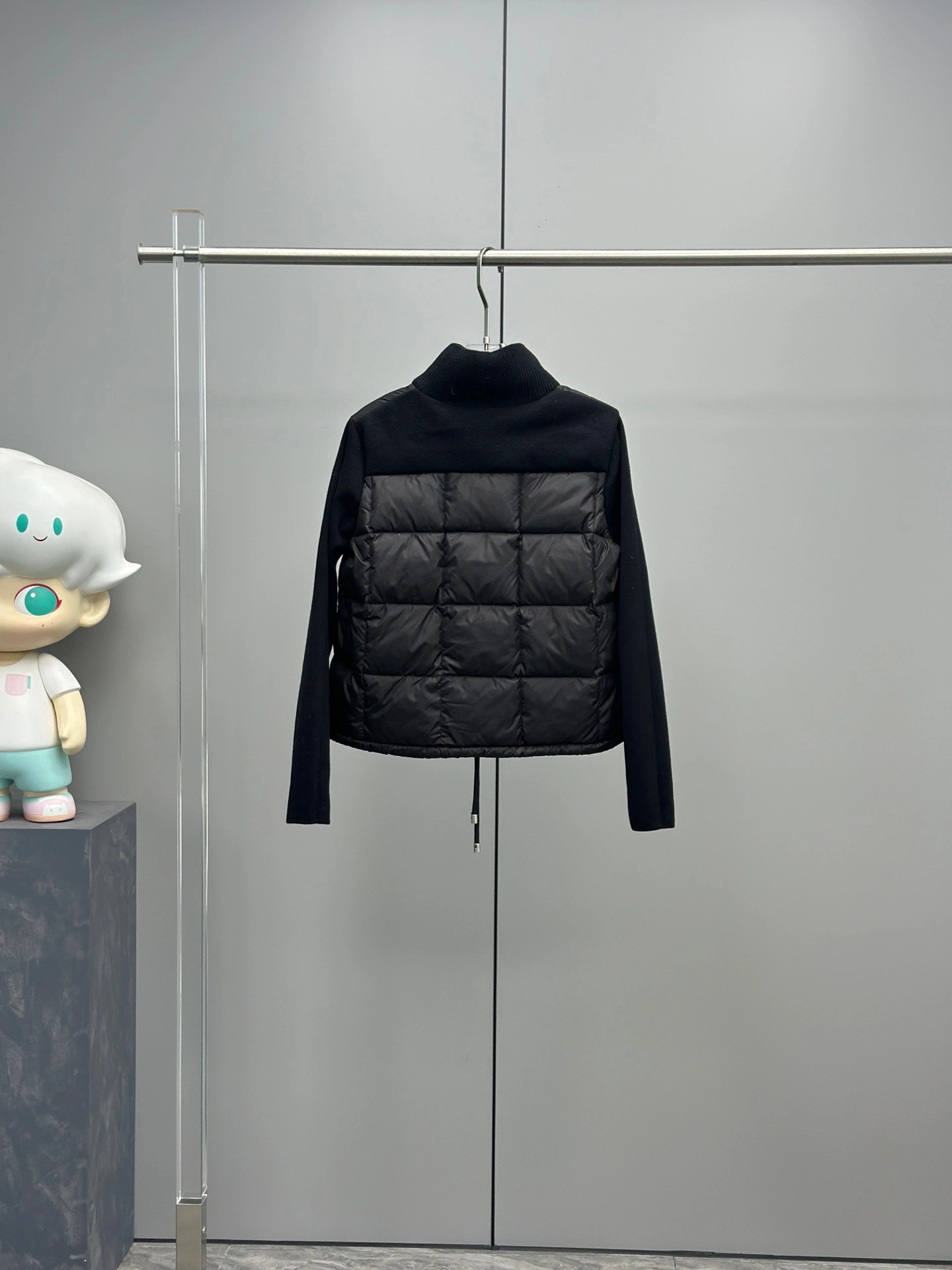 SmoothTexture Moncler Down Jackets 145886